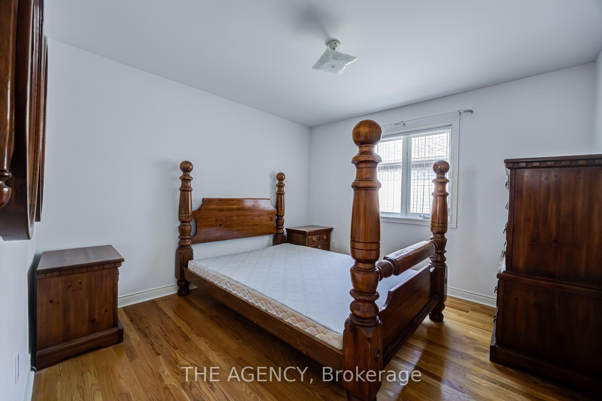 Photo 13 of 68 Townsgate Drive, Vaughan, Crestwood-Springfarm-Yorkhill — HOMEH