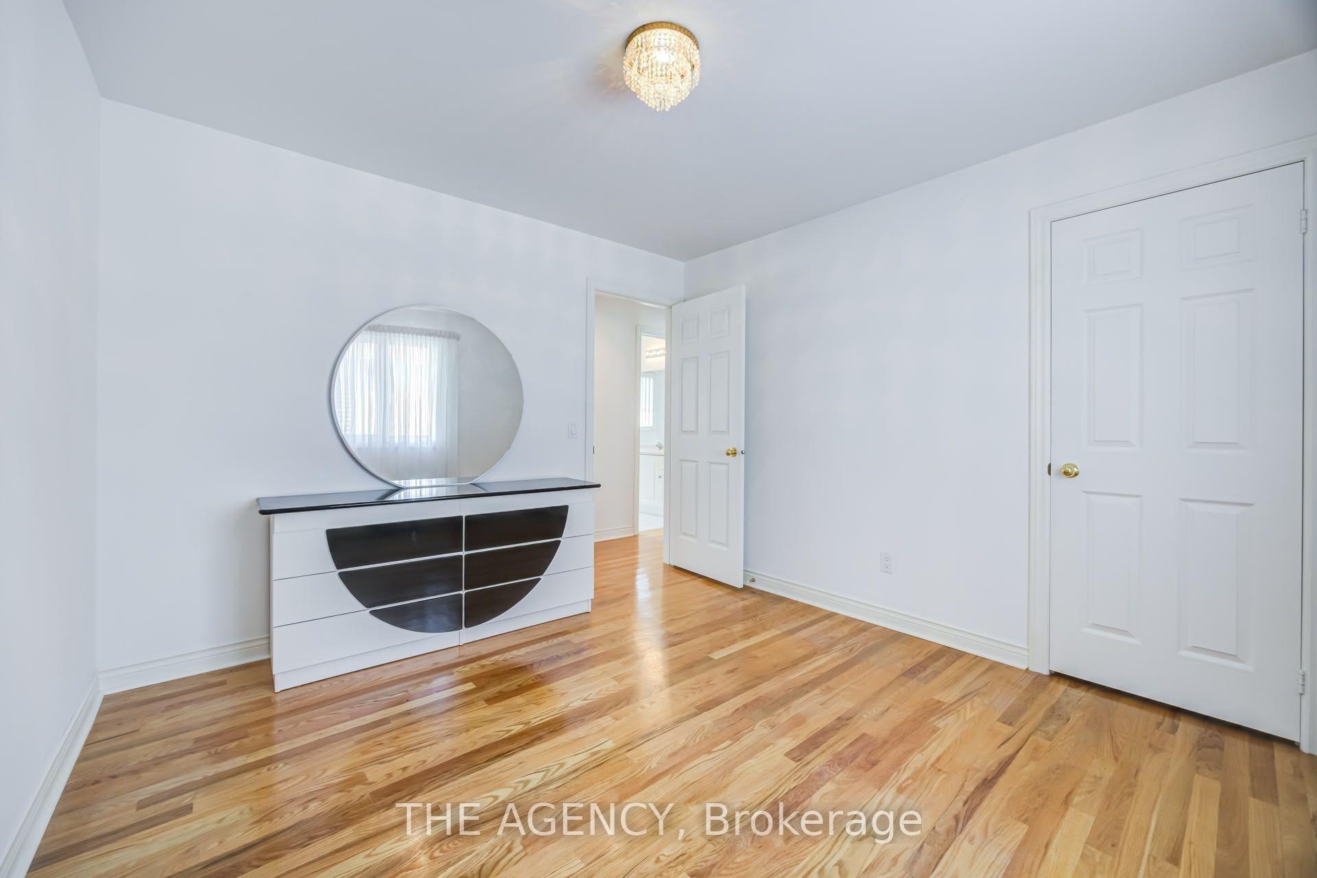 Photo 14 of 68 Townsgate Drive, Vaughan, Crestwood-Springfarm-Yorkhill — HOMEH