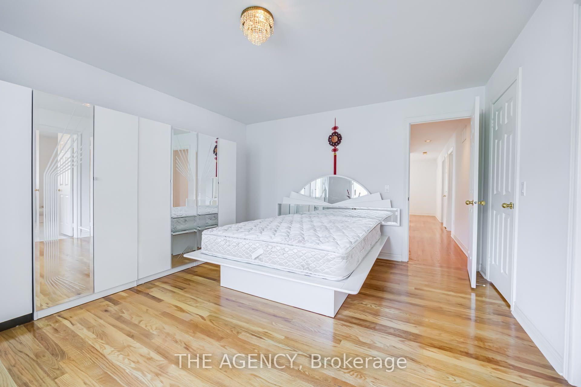 Photo 15 of 68 Townsgate Drive, Vaughan, Crestwood-Springfarm-Yorkhill — HOMEH