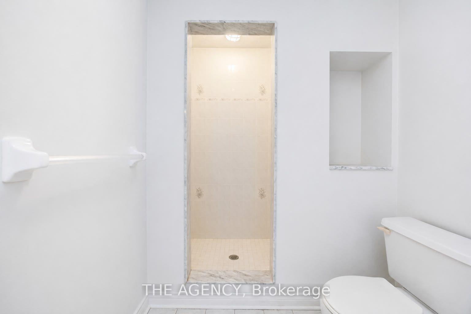 Photo 18 of 68 Townsgate Drive, Vaughan, Crestwood-Springfarm-Yorkhill — HOMEH