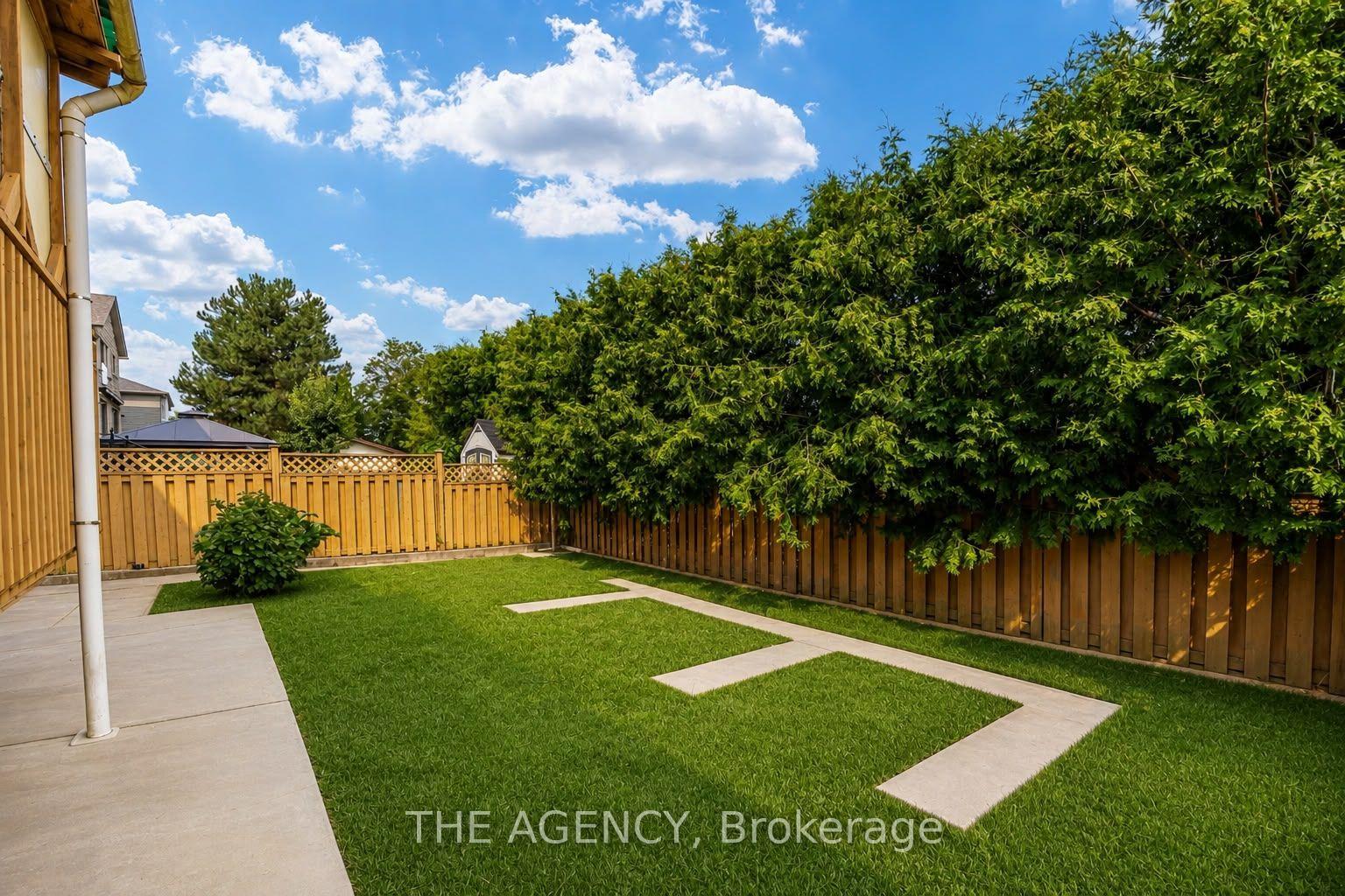 Photo 19 of 68 Townsgate Drive, Vaughan, Crestwood-Springfarm-Yorkhill — HOMEH