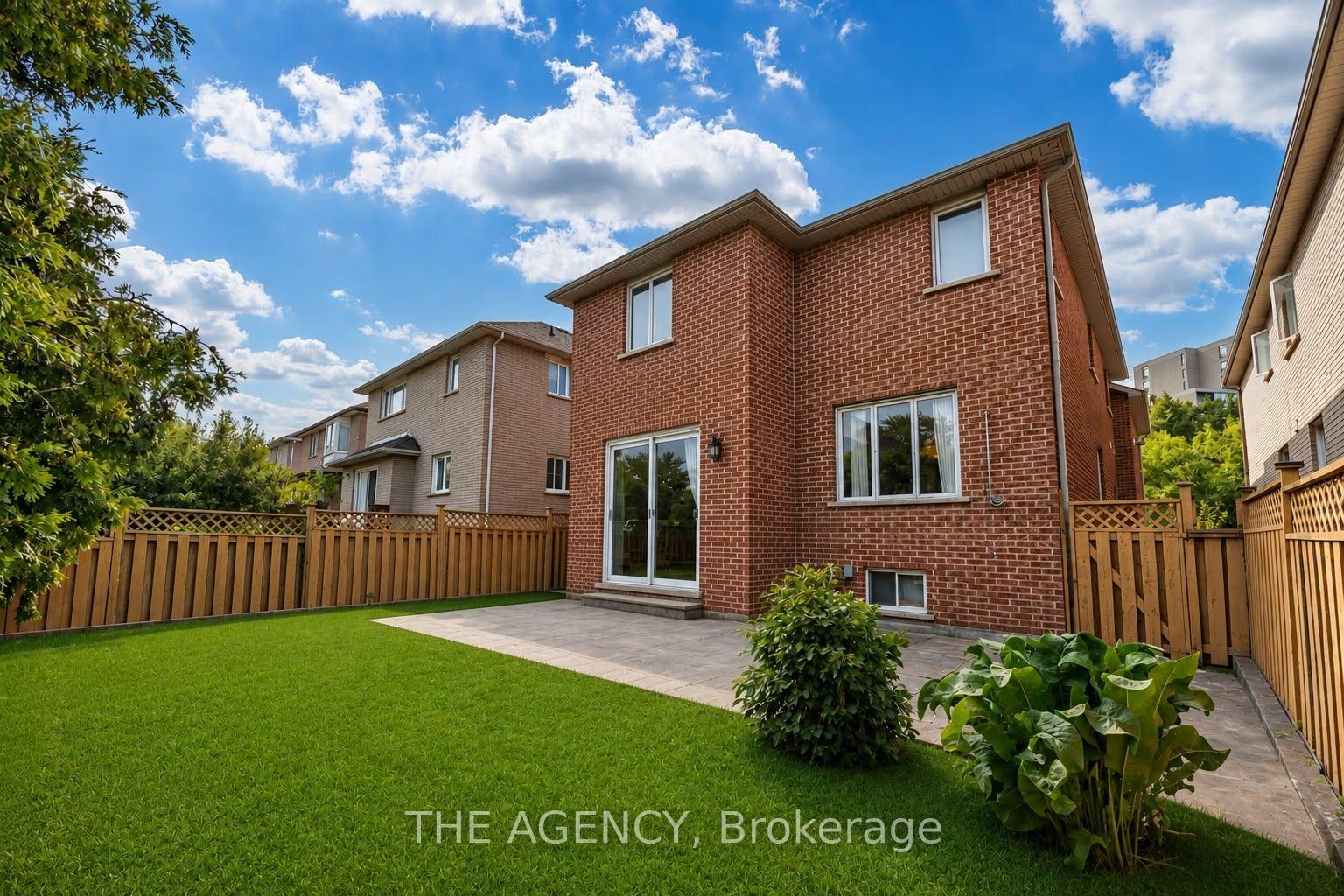 Photo 20 of 68 Townsgate Drive, Vaughan, Crestwood-Springfarm-Yorkhill — HOMEH