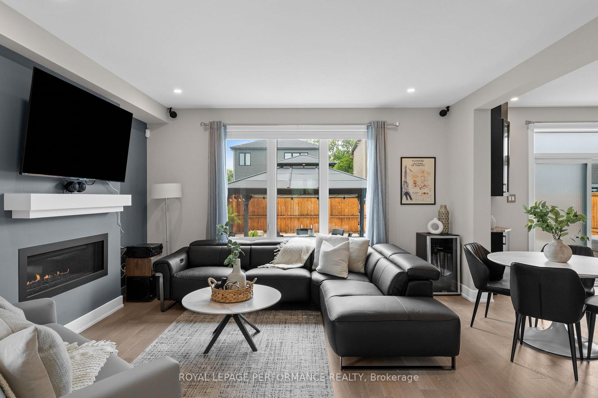 Photo 6 of 210 Spindrift Circle, Ottawa, Mahogany Community — HOMEH