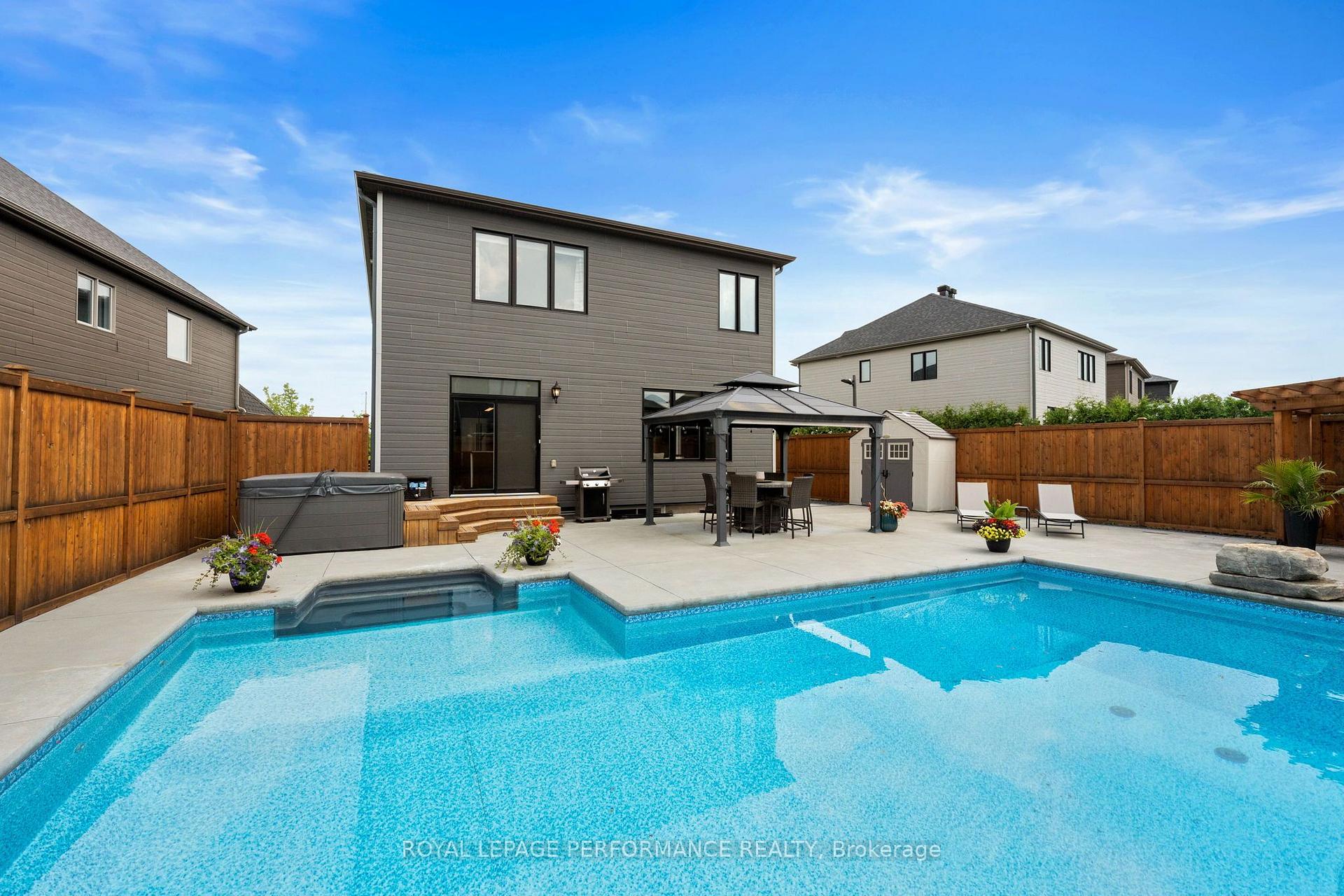 Photo 39 of 210 Spindrift Circle, Ottawa, Mahogany Community — HOMEH