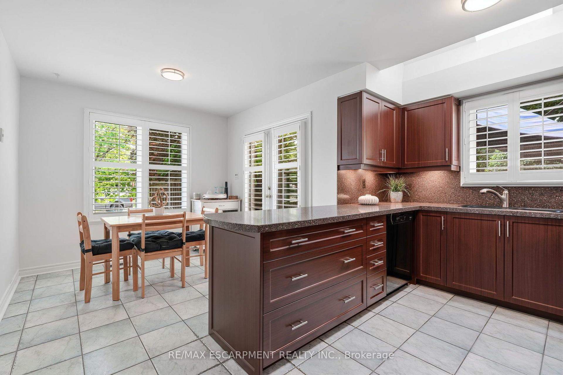 Photo 13 of 1154 Windrush Drive, Oakville, Glen Abbey — HOMEH