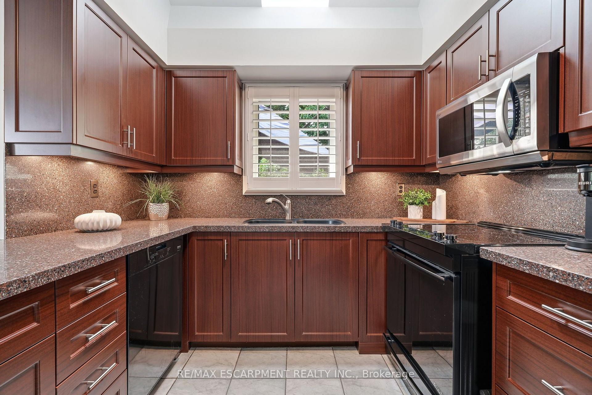 Photo 14 of 1154 Windrush Drive, Oakville, Glen Abbey — HOMEH