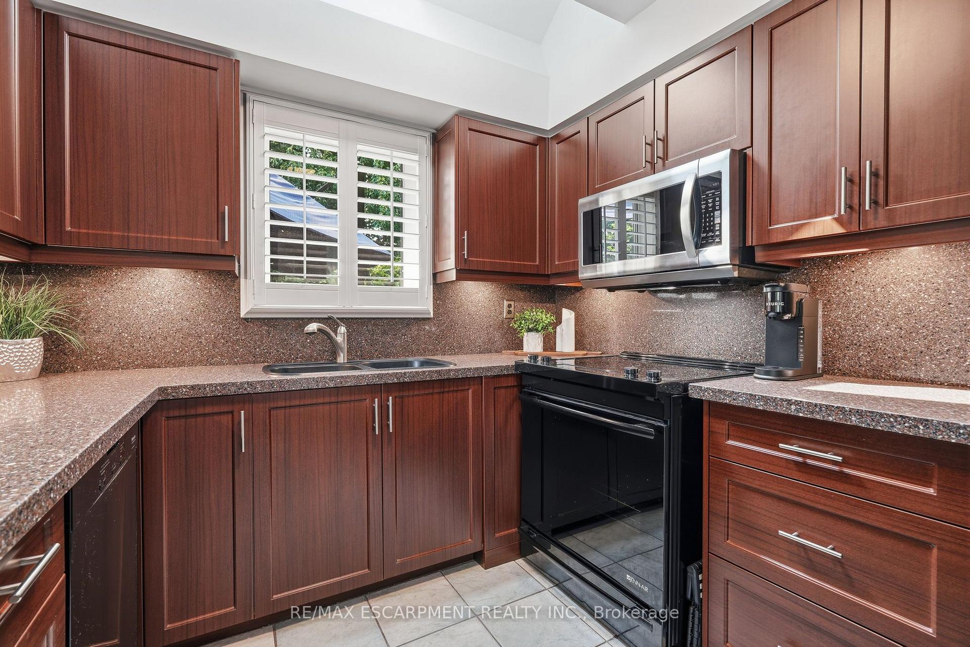 Photo 15 of 1154 Windrush Drive, Oakville, Glen Abbey — HOMEH