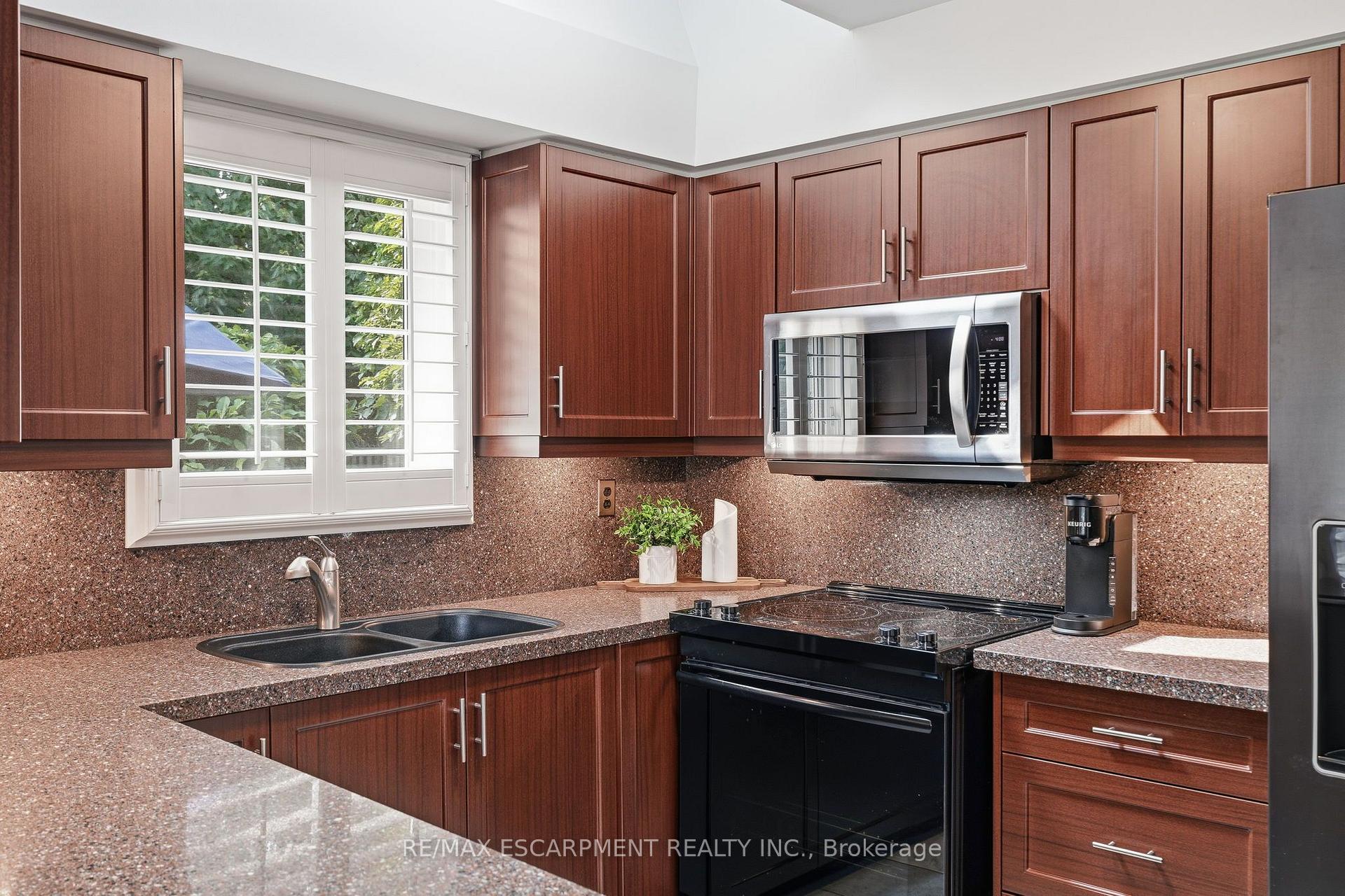Photo 17 of 1154 Windrush Drive, Oakville, Glen Abbey — HOMEH