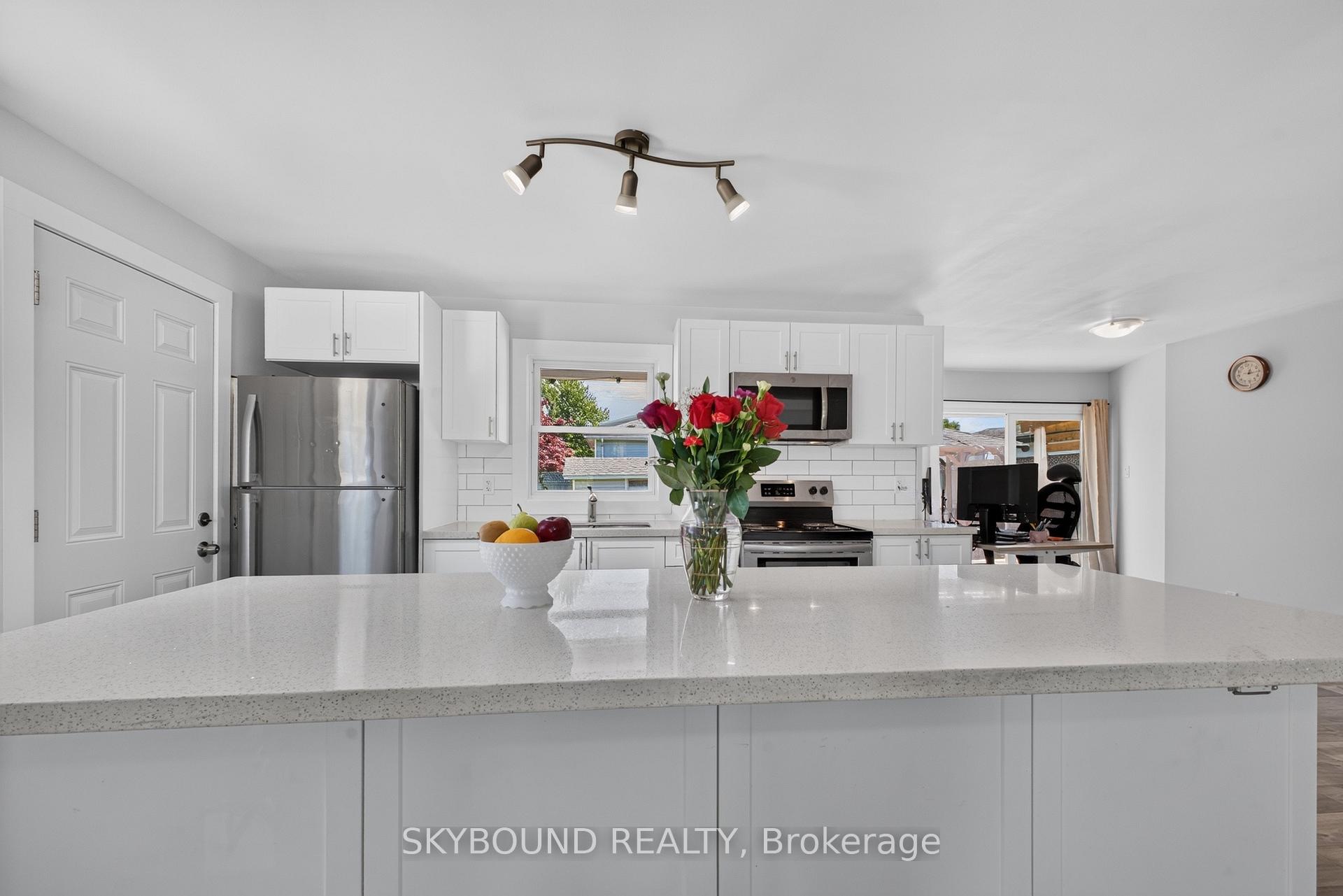 Photo 10 of 49 Powerview Avenue, St. Catharines, Western Hill — HOMEH