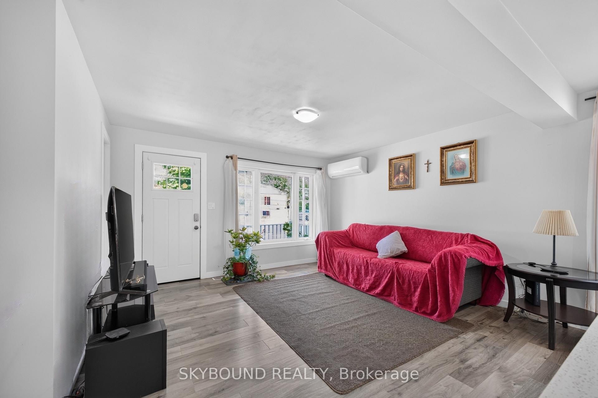 Photo 13 of 49 Powerview Avenue, St. Catharines, Western Hill — HOMEH