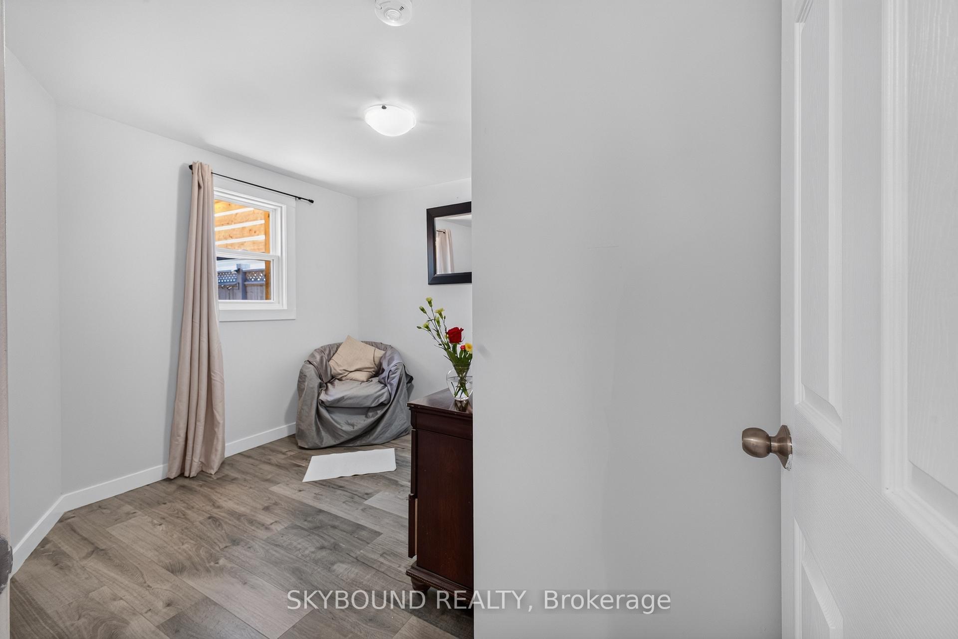 Photo 14 of 49 Powerview Avenue, St. Catharines, Western Hill — HOMEH