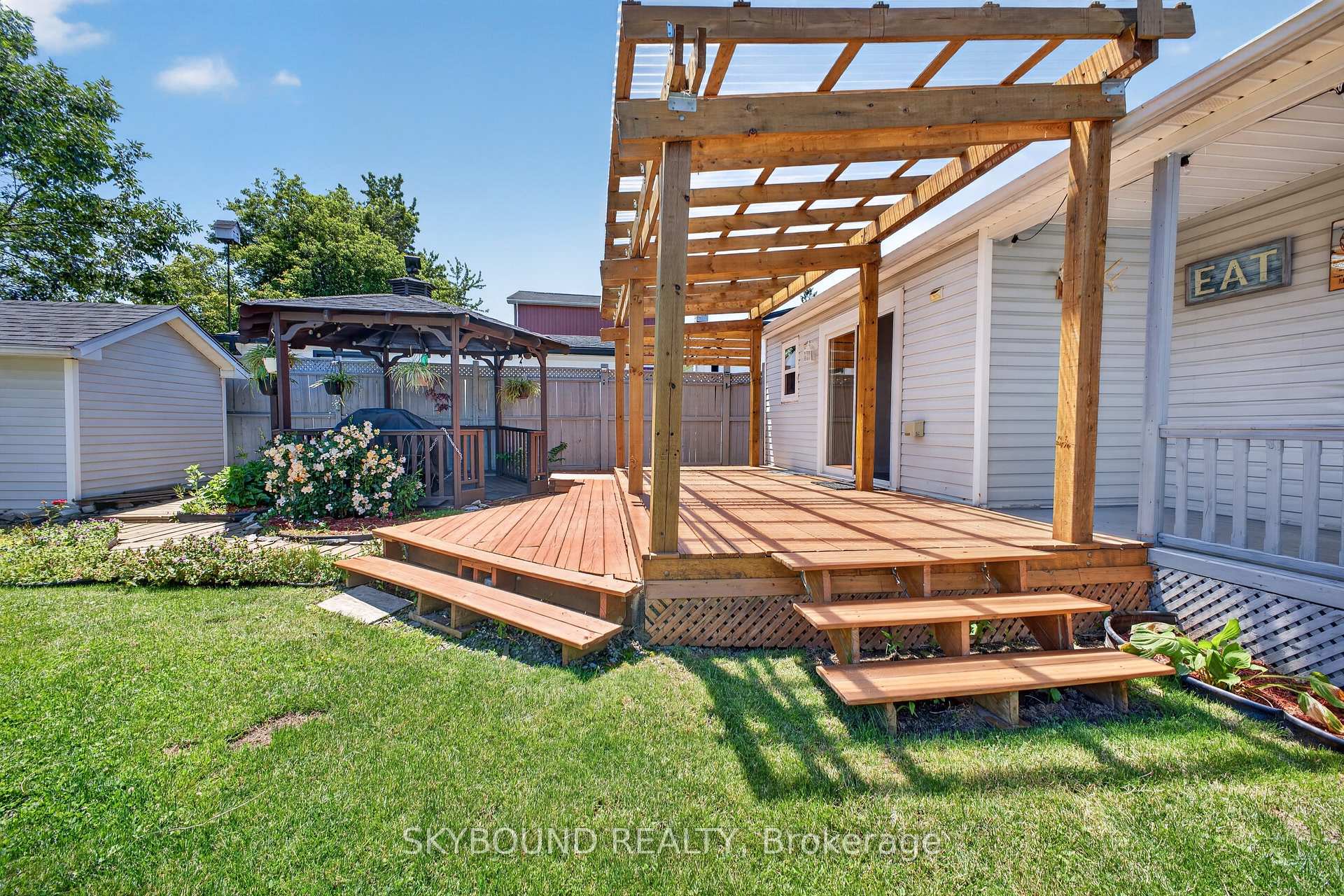 Photo 25 of 49 Powerview Avenue, St. Catharines, Western Hill — HOMEH
