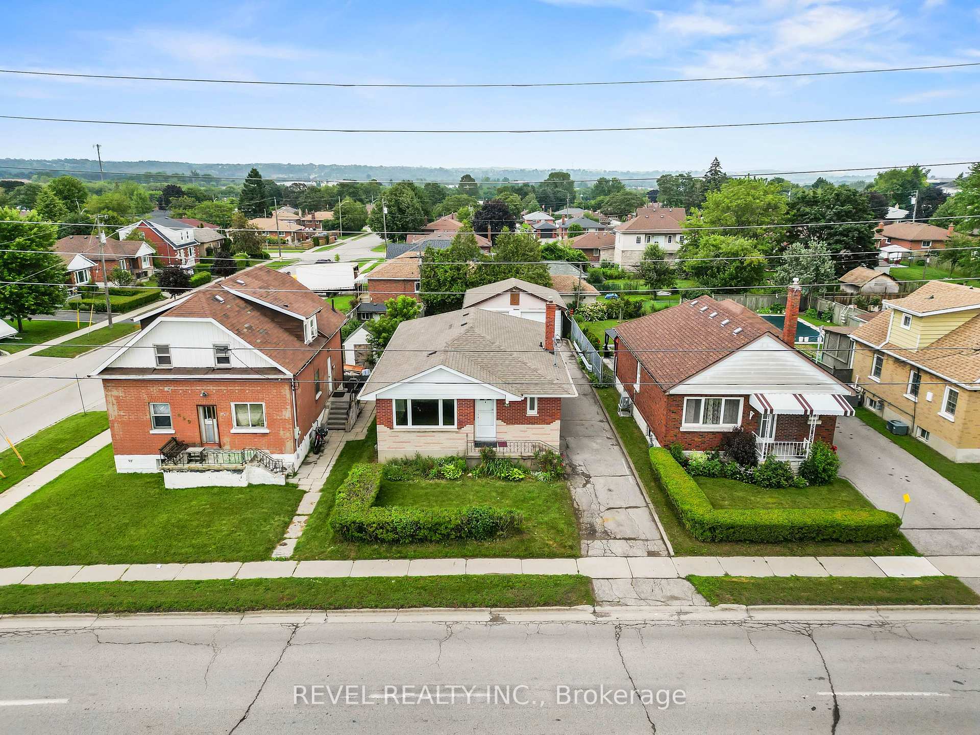 Photo 2 of 863 Ritson Road S, Oshawa, Lakeview — HOMEH