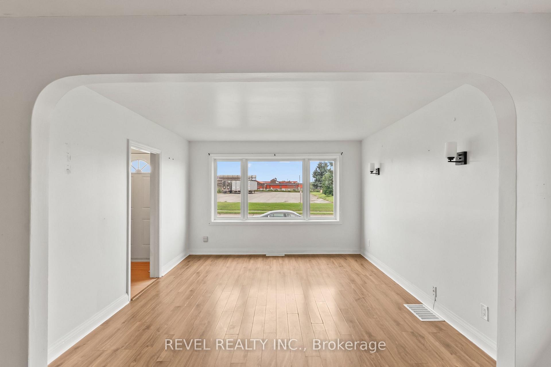 Photo 9 of 863 Ritson Road S, Oshawa, Lakeview — HOMEH