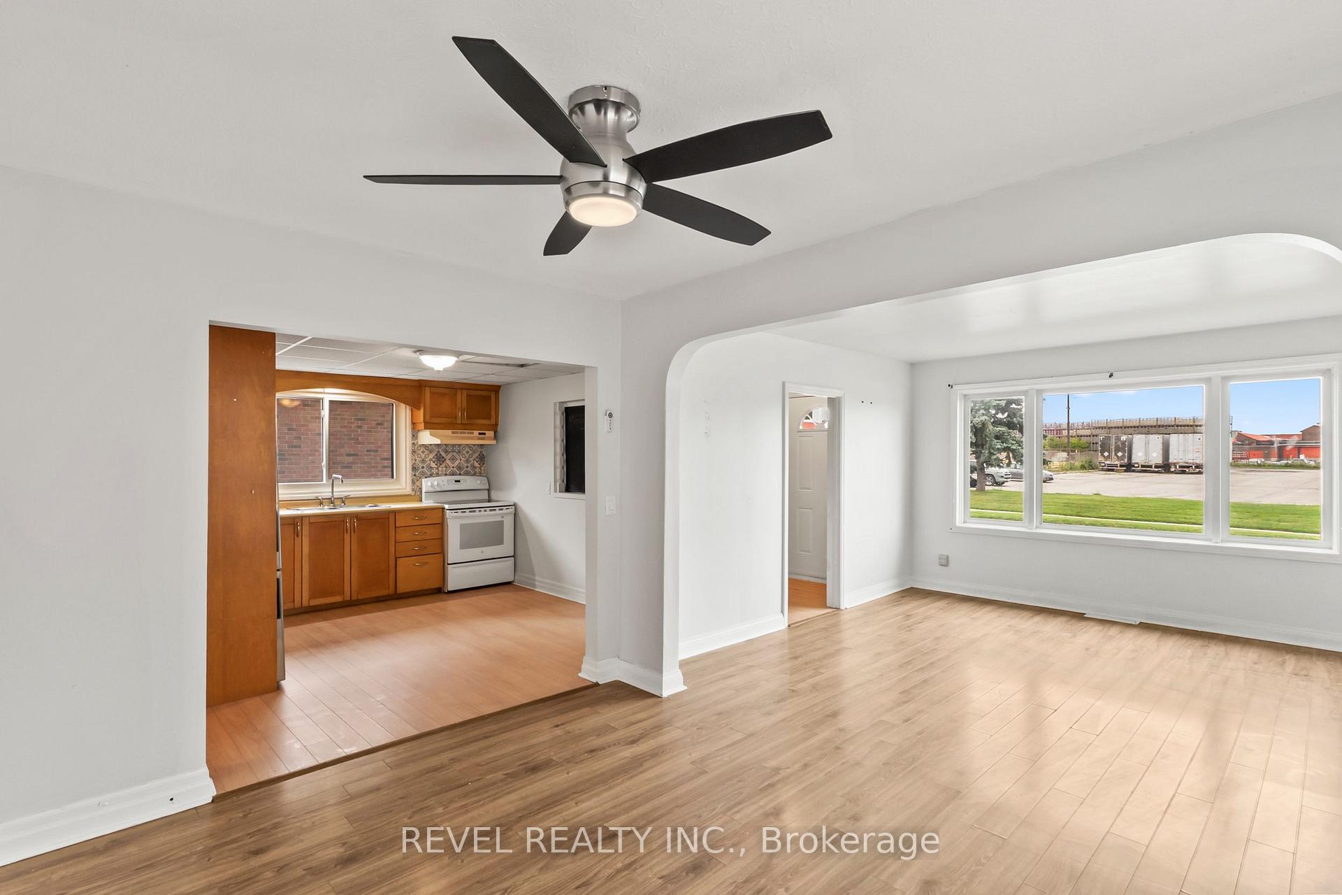 Photo 11 of 863 Ritson Road S, Oshawa, Lakeview — HOMEH