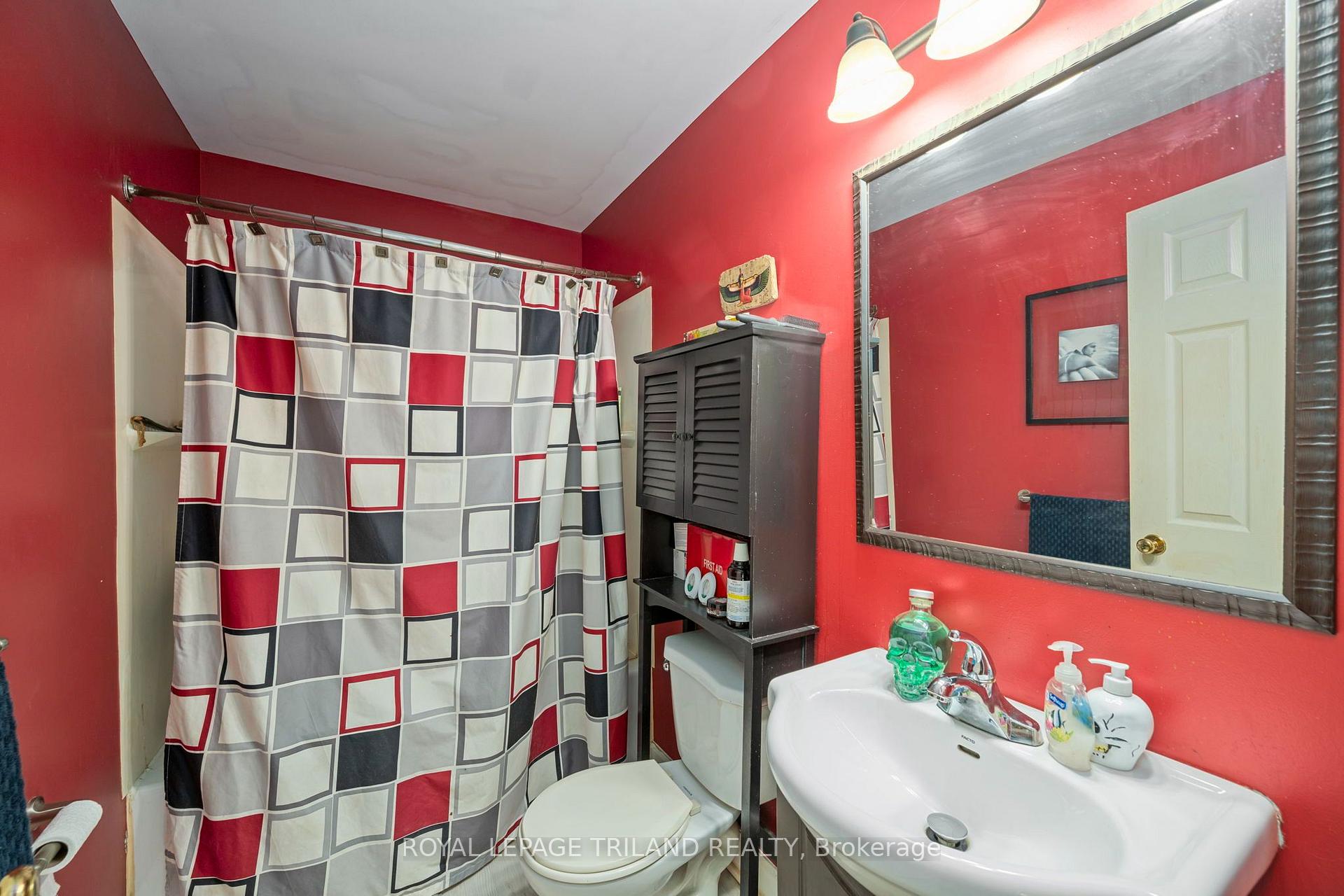 Photo 15 of 191 Elgin Street, London, East M — HOMEH