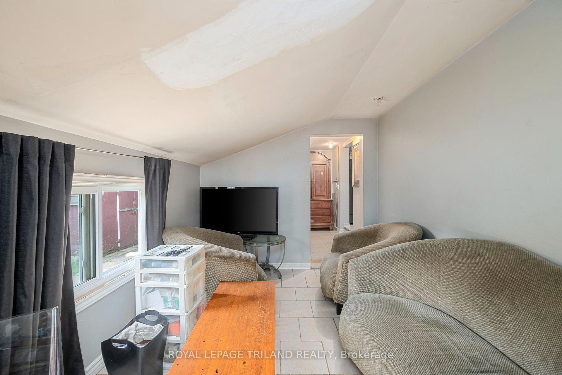 Photo 25 of 191 Elgin Street, London, East M — HOMEH