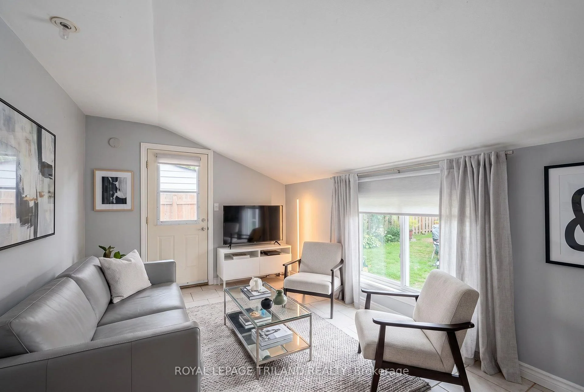 Photo 44 of 191 Elgin Street, London, East M — HOMEH