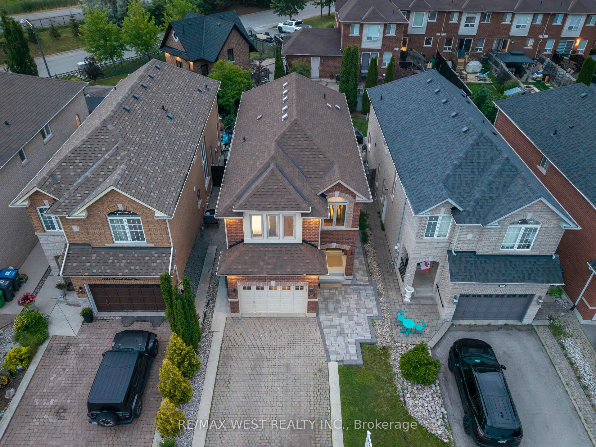 Photo 3 of 312 Ellwood Drive W, Caledon, Bolton West — HOMEH