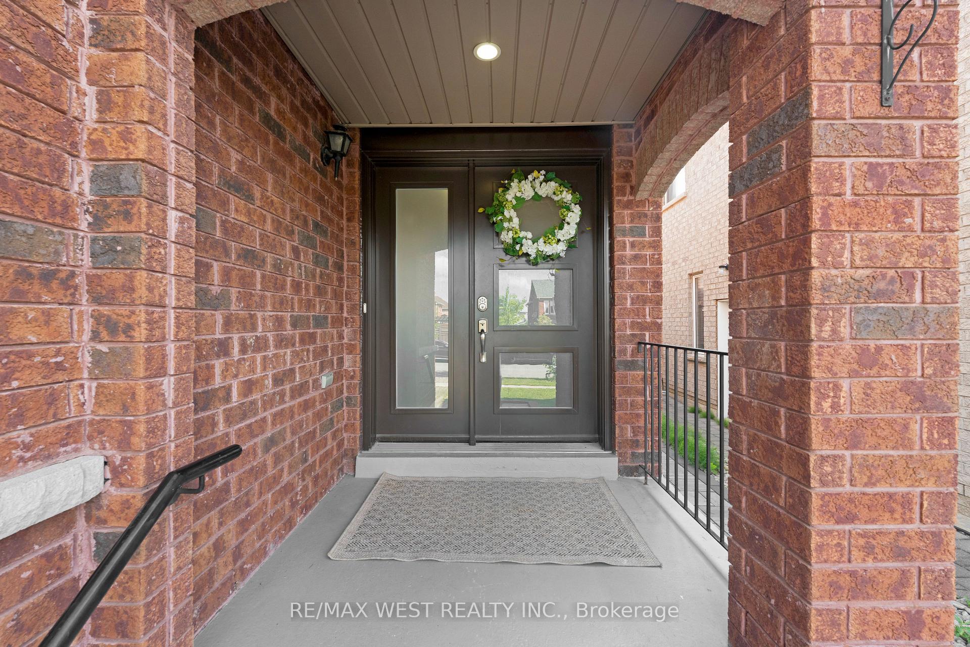 Photo 5 of 312 Ellwood Drive W, Caledon, Bolton West — HOMEH