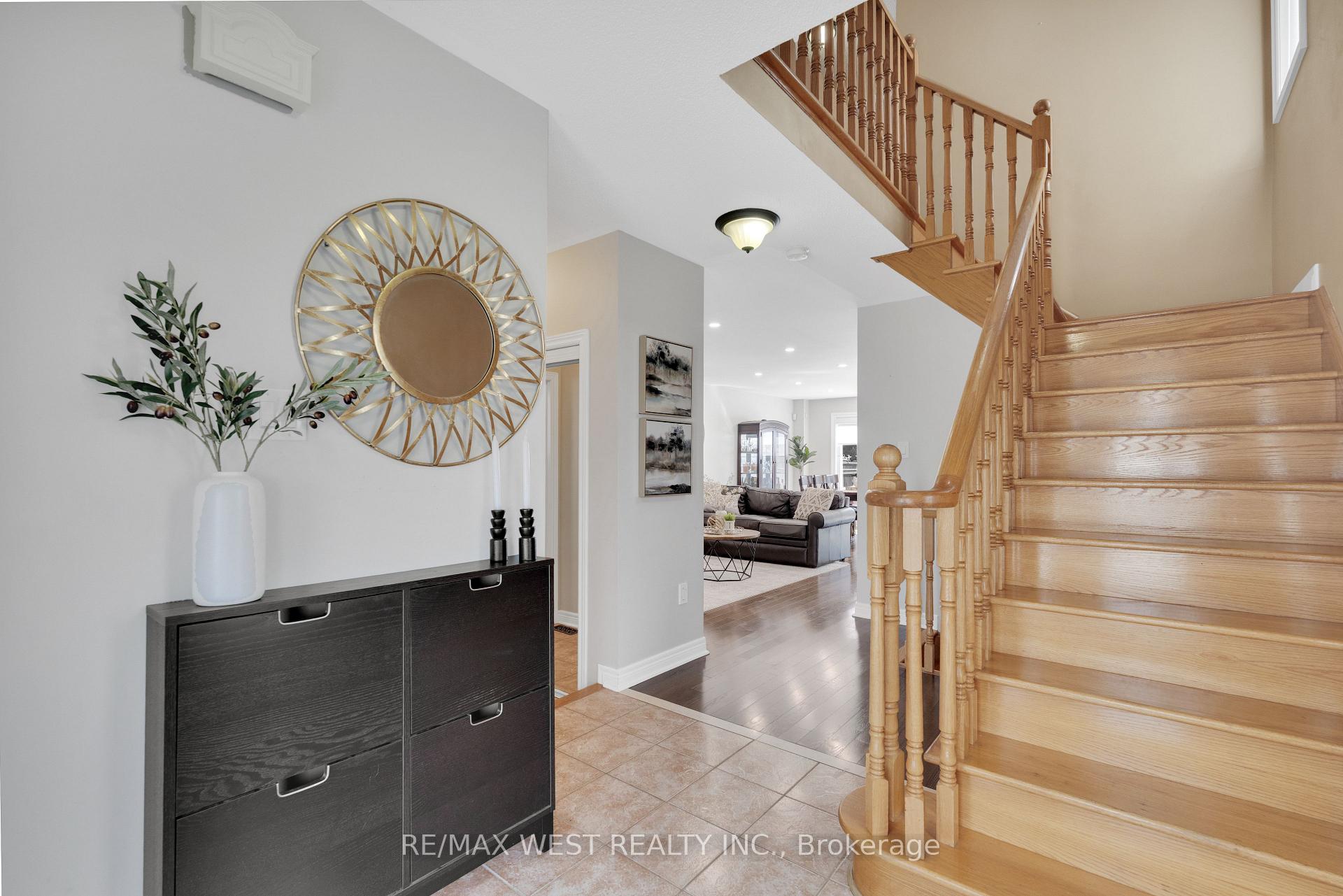Photo 7 of 312 Ellwood Drive W, Caledon, Bolton West — HOMEH