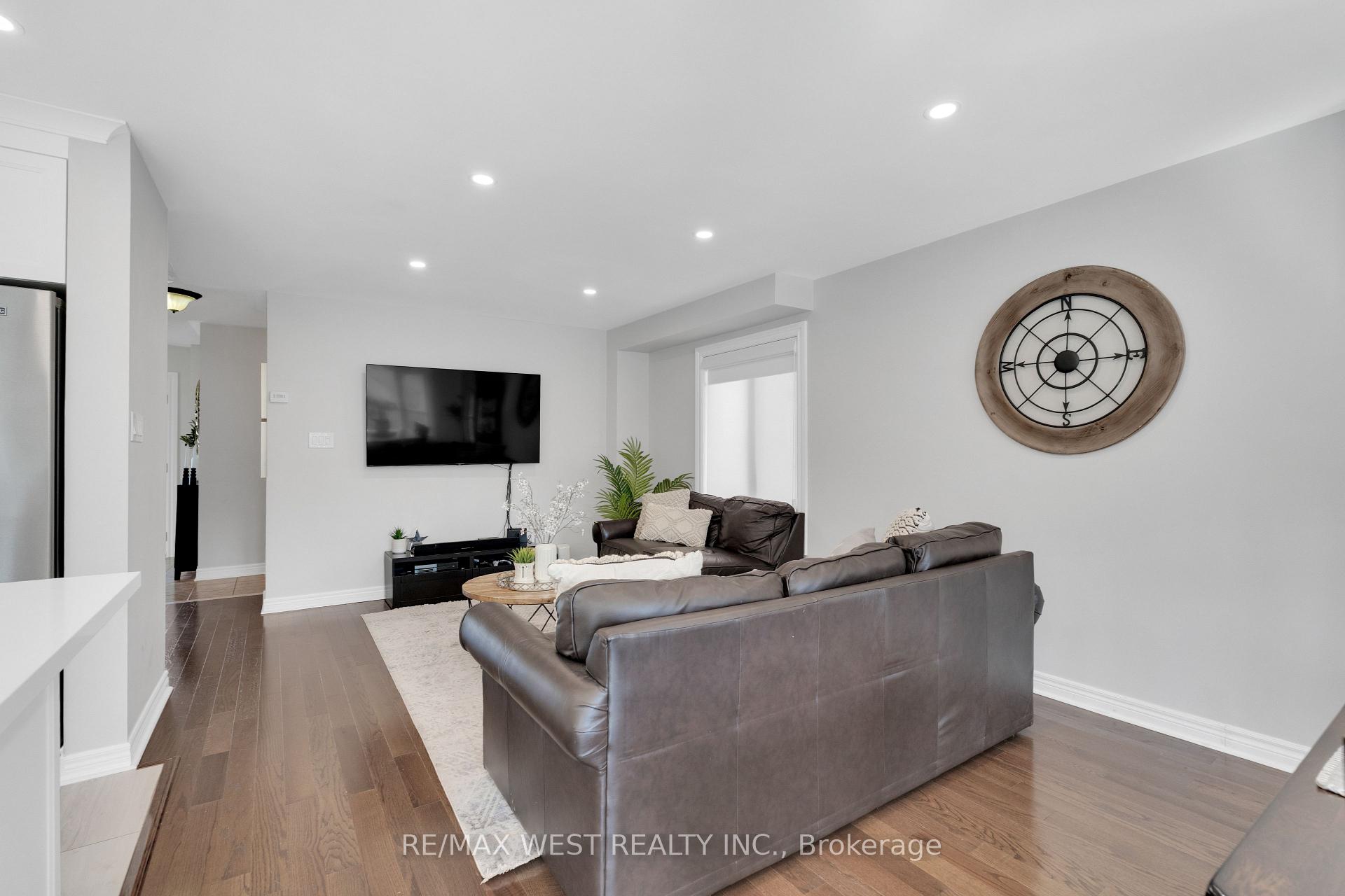 Photo 10 of 312 Ellwood Drive W, Caledon, Bolton West — HOMEH