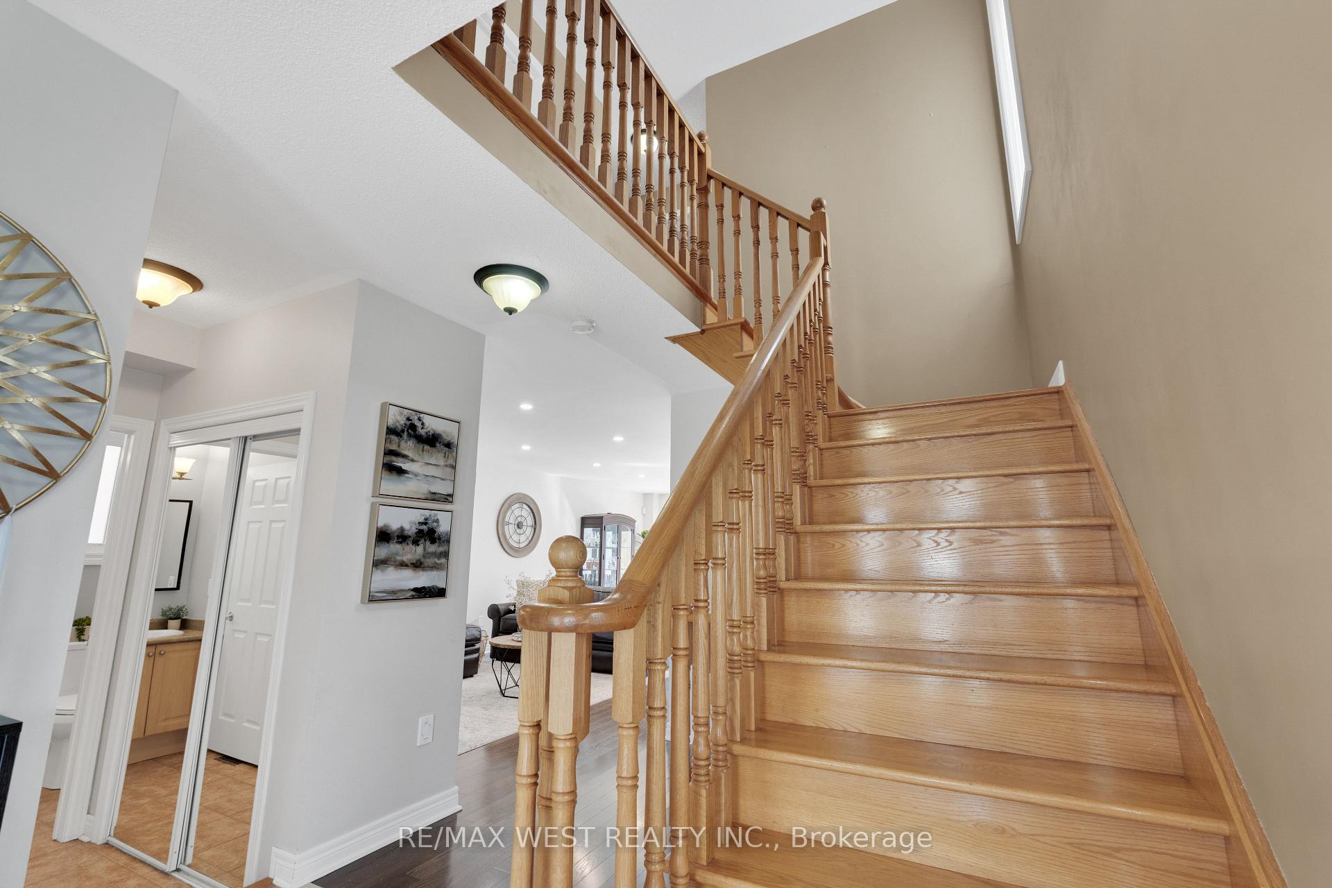 Photo 17 of 312 Ellwood Drive W, Caledon, Bolton West — HOMEH