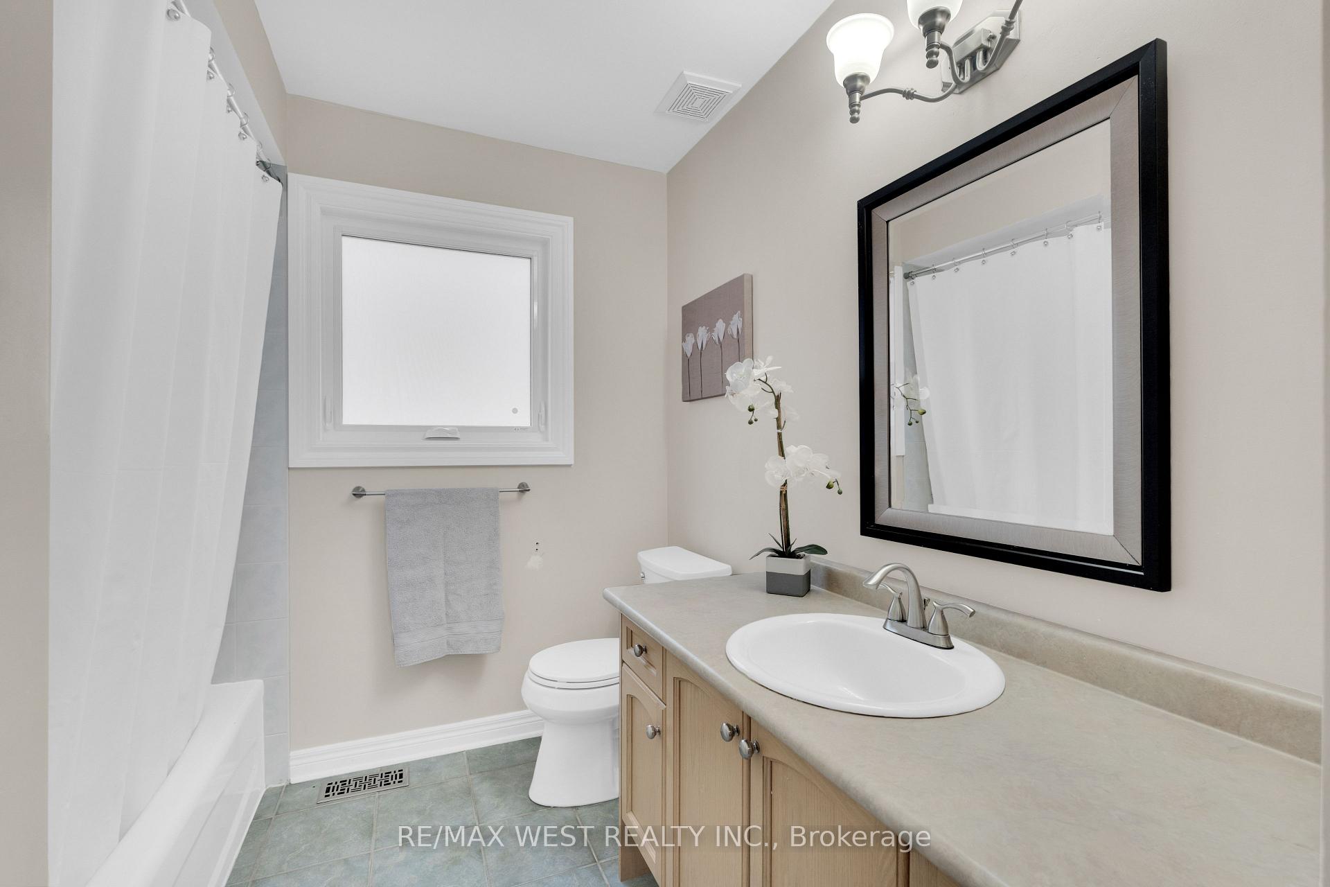 Photo 25 of 312 Ellwood Drive W, Caledon, Bolton West — HOMEH