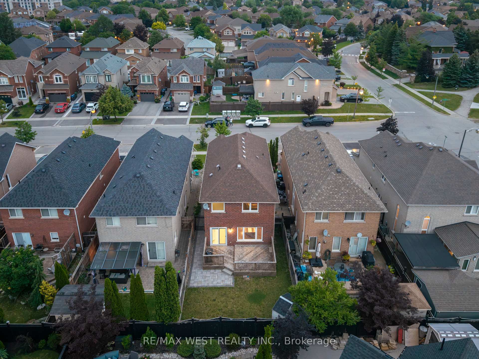 Photo 35 of 312 Ellwood Drive W, Caledon, Bolton West — HOMEH