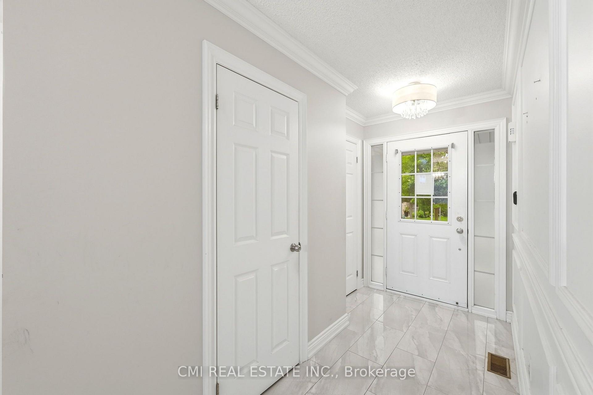 Photo 8 of Unit 7, 460 Woodmount Drive, Oshawa, Samac — HOMEH