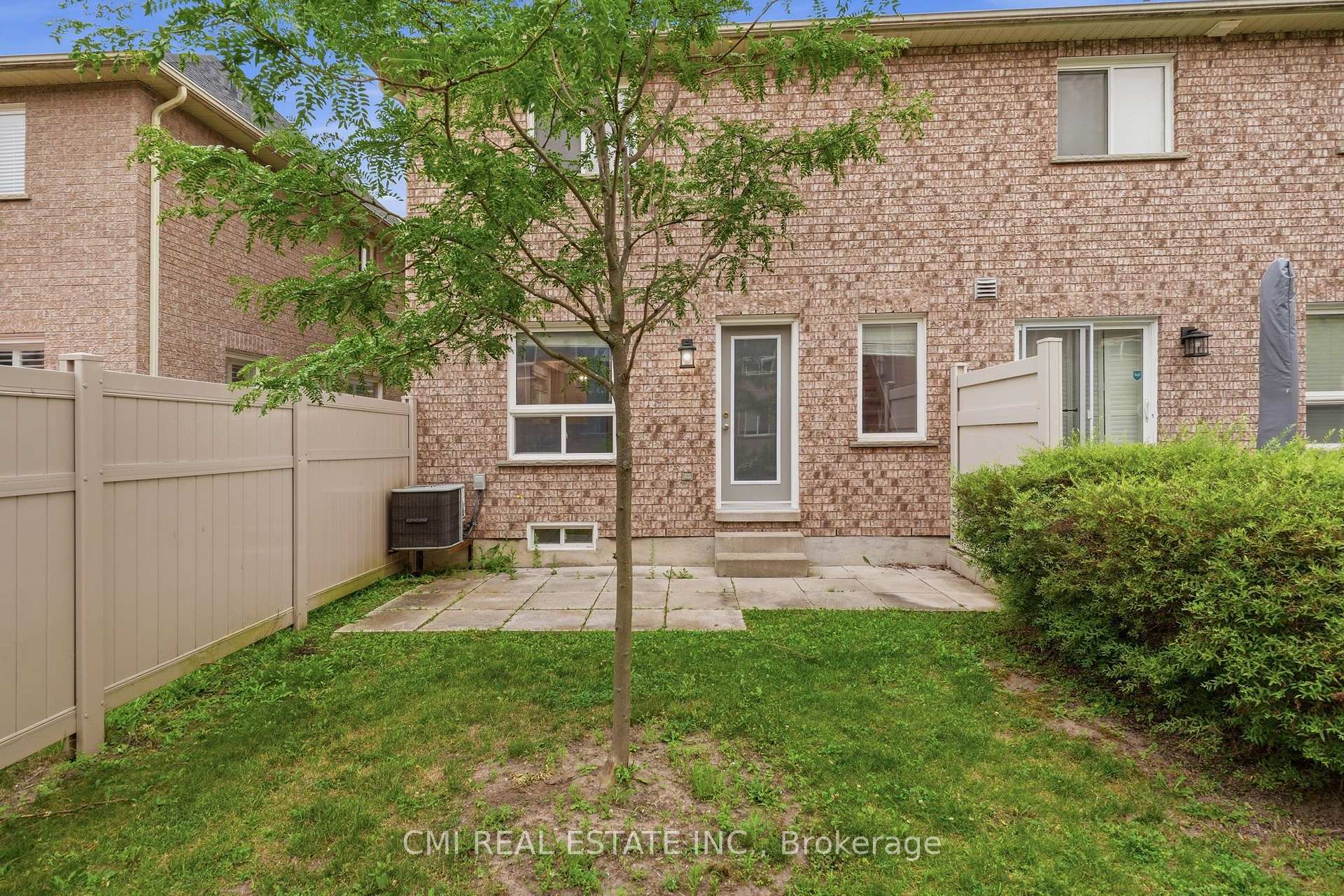 Photo 41 of Unit 7, 460 Woodmount Drive, Oshawa, Samac — HOMEH