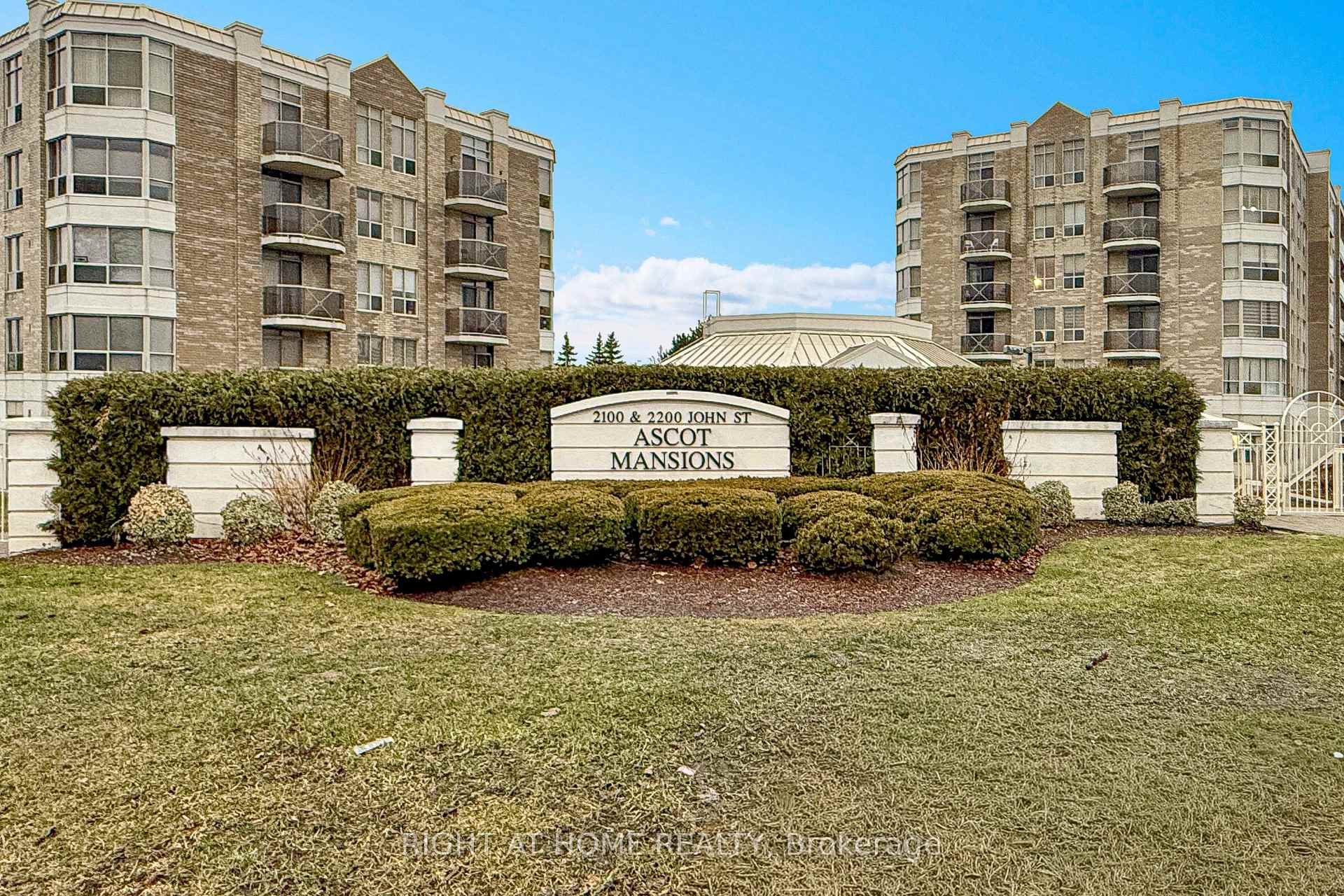Photo 3 of Unit 216, 2100 John Street, Markham, German Mills — HOMEH