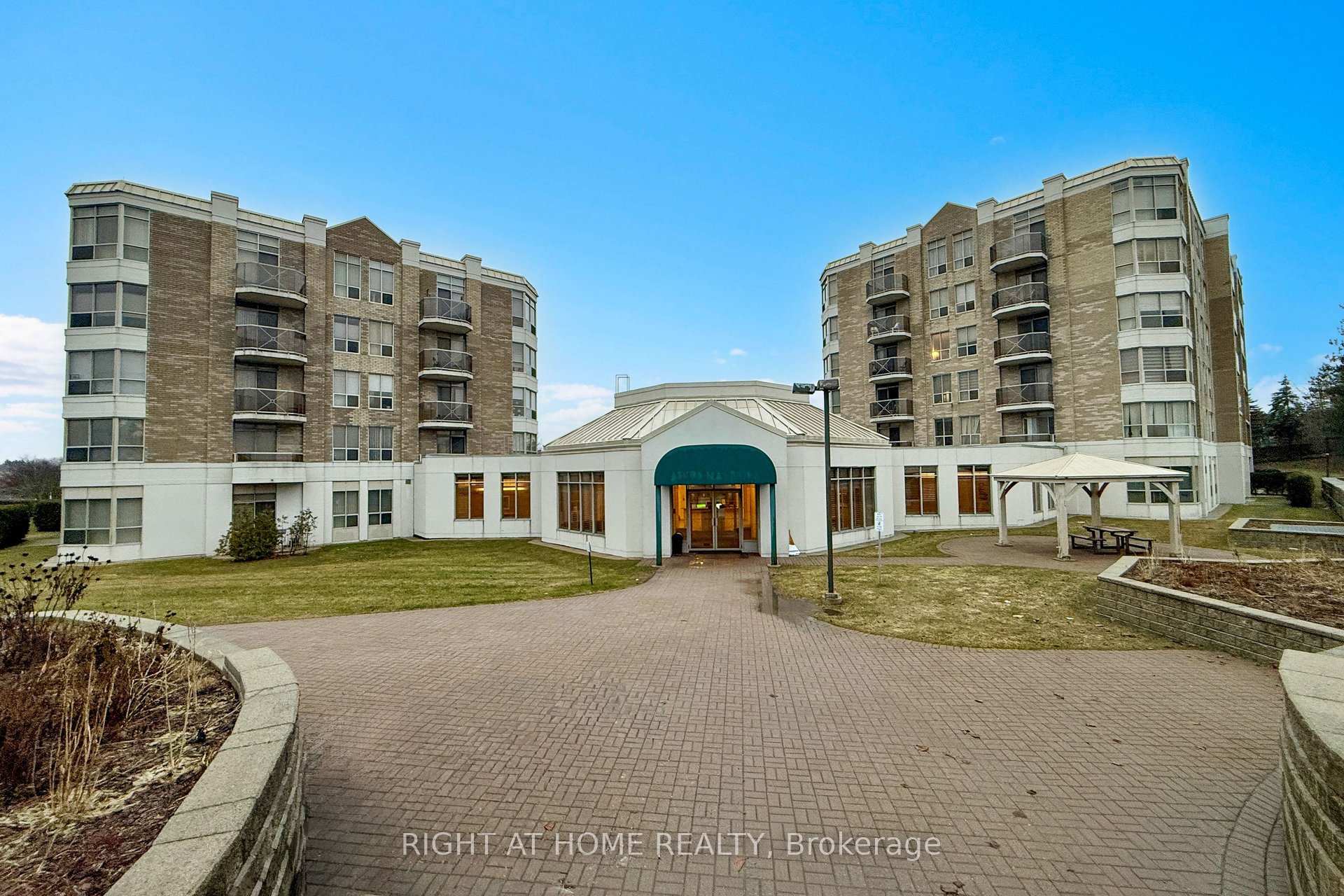 Photo 4 of Unit 216, 2100 John Street, Markham, German Mills — HOMEH