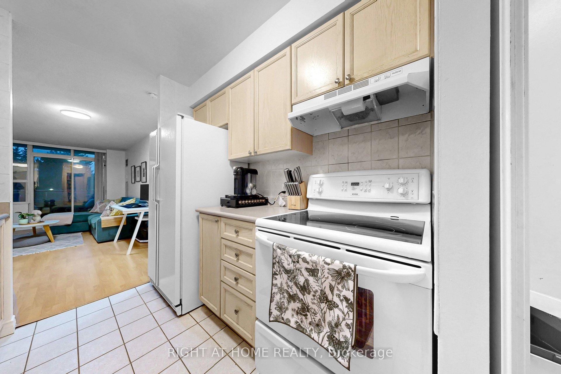 Photo 16 of Unit 216, 2100 John Street, Markham, German Mills — HOMEH