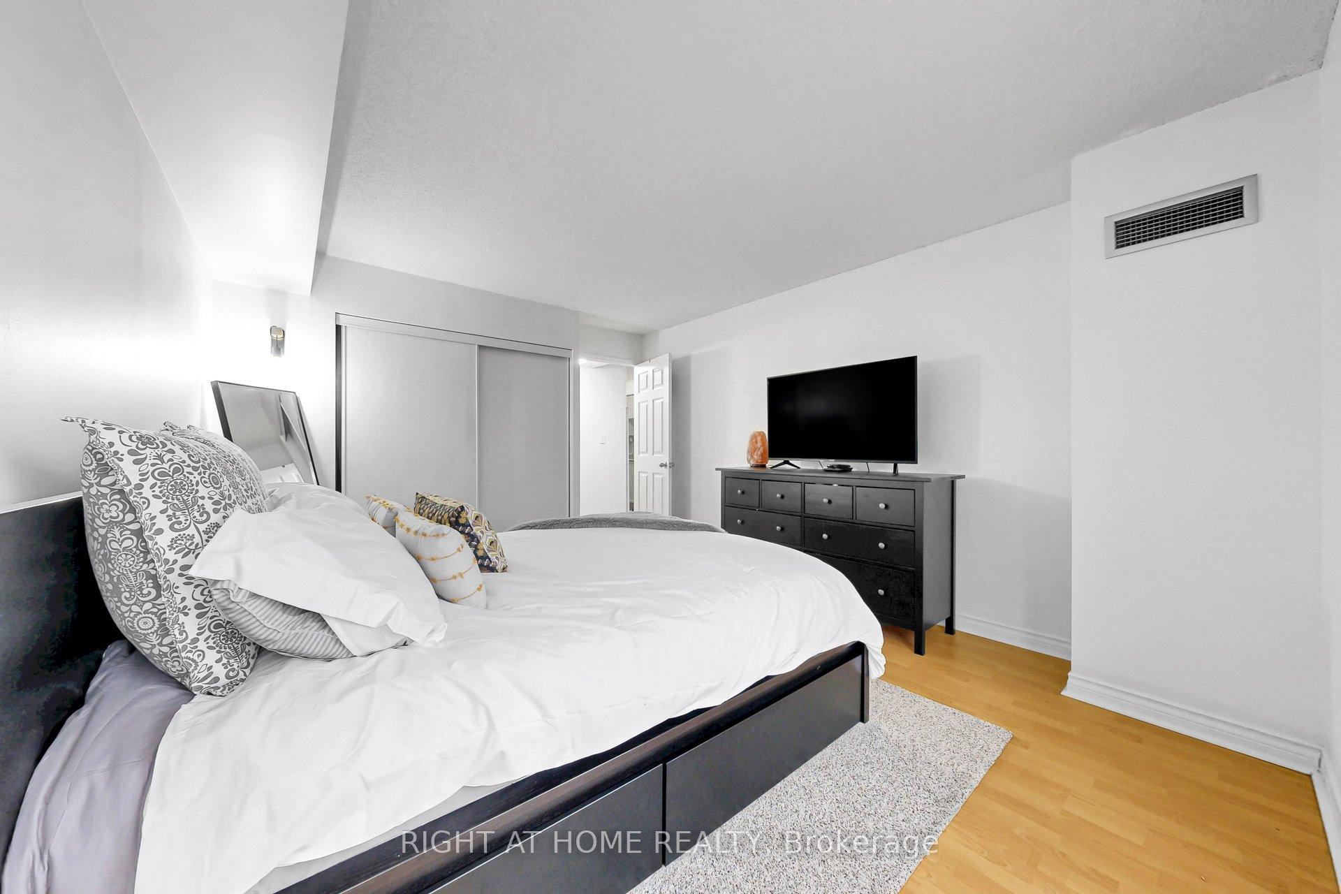 Photo 25 of Unit 216, 2100 John Street, Markham, German Mills — HOMEH