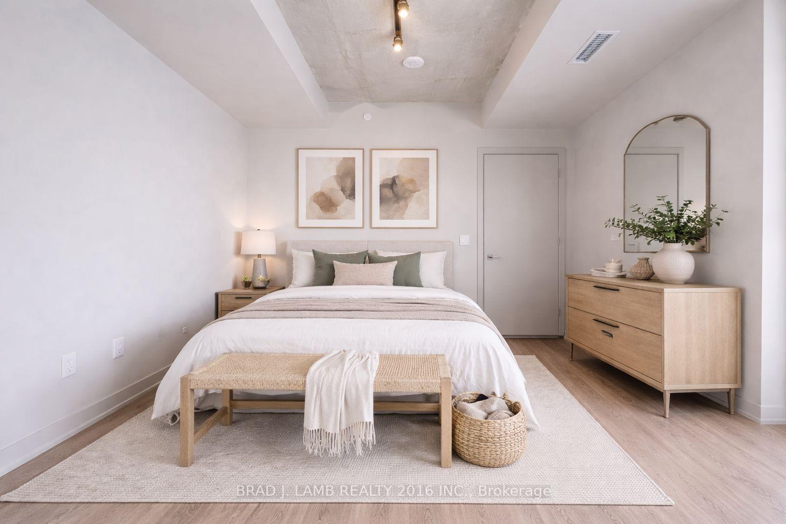 Photo 3 of Unit 1003, 284 King Street E, Toronto, Moss Park — HOMEH