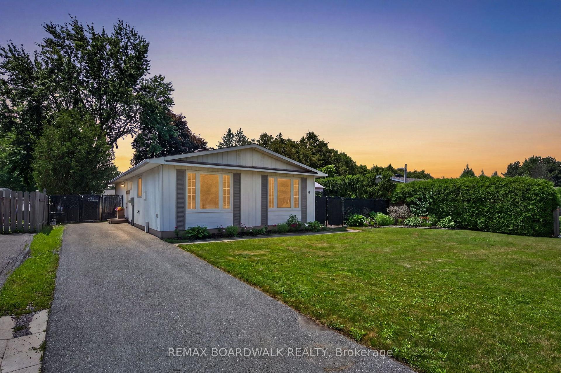 Photo 1 of 34 Binscarth Crescent, Ottawa, Kanata - Glencairn/Hazeldean — HOMEH