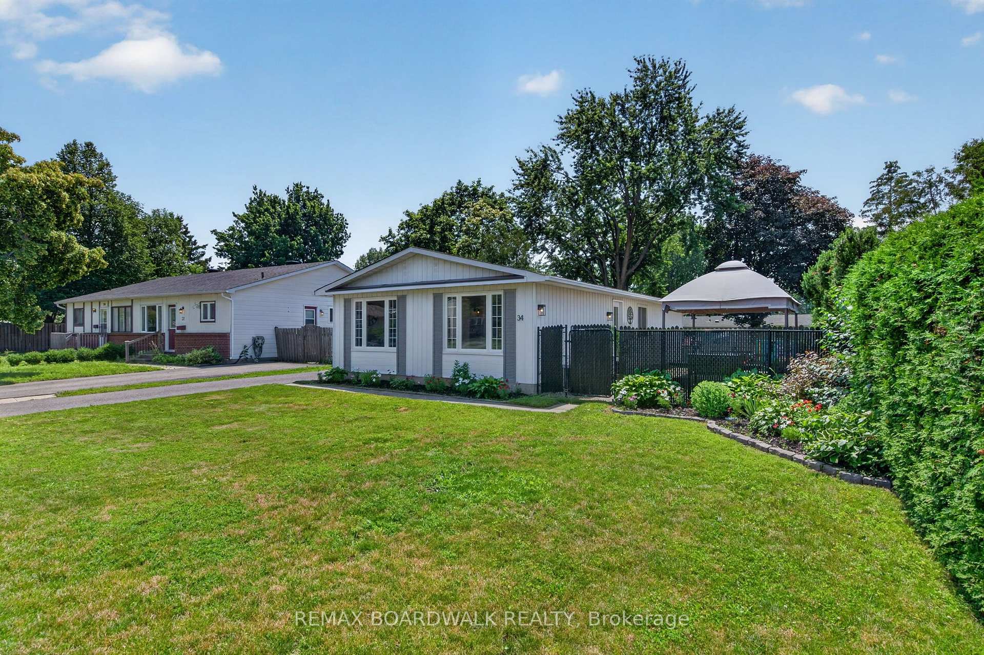Photo 2 of 34 Binscarth Crescent, Ottawa, Kanata - Glencairn/Hazeldean — HOMEH