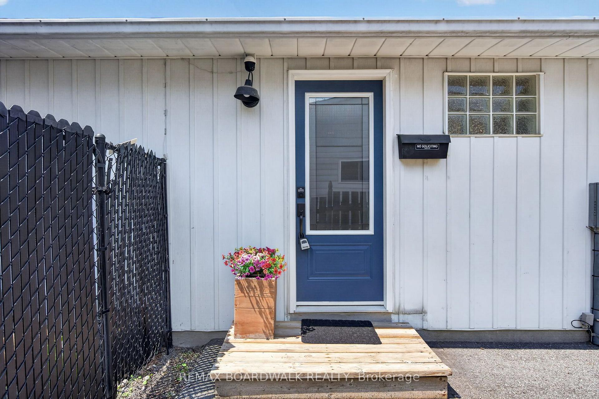 Photo 4 of 34 Binscarth Crescent, Ottawa, Kanata - Glencairn/Hazeldean — HOMEH