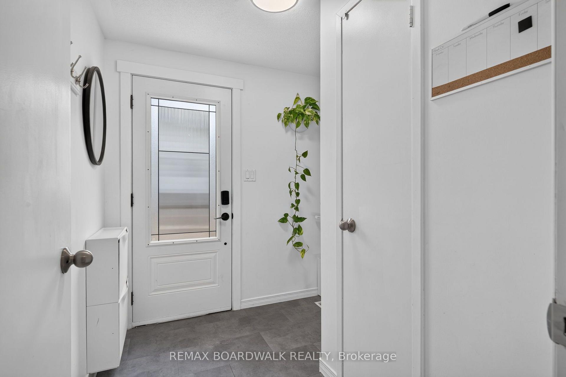 Photo 5 of 34 Binscarth Crescent, Ottawa, Kanata - Glencairn/Hazeldean — HOMEH