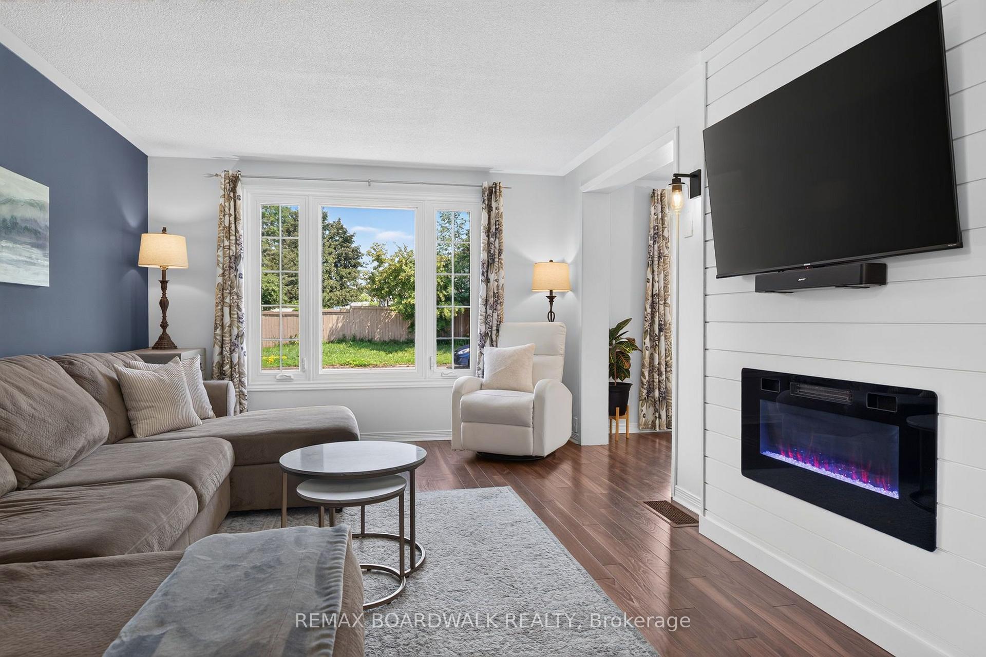 Photo 8 of 34 Binscarth Crescent, Ottawa, Kanata - Glencairn/Hazeldean — HOMEH