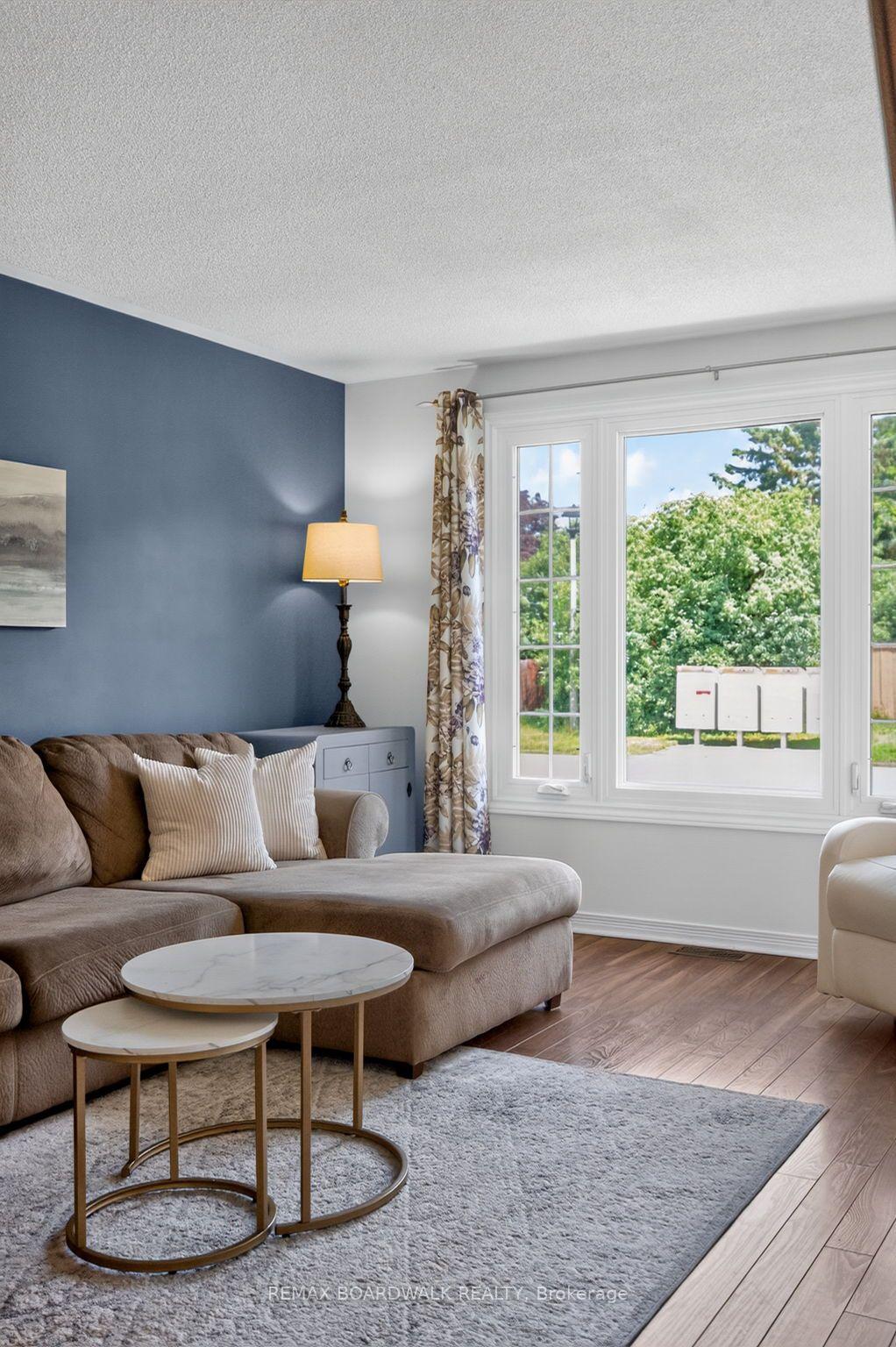 Photo 9 of 34 Binscarth Crescent, Ottawa, Kanata - Glencairn/Hazeldean — HOMEH