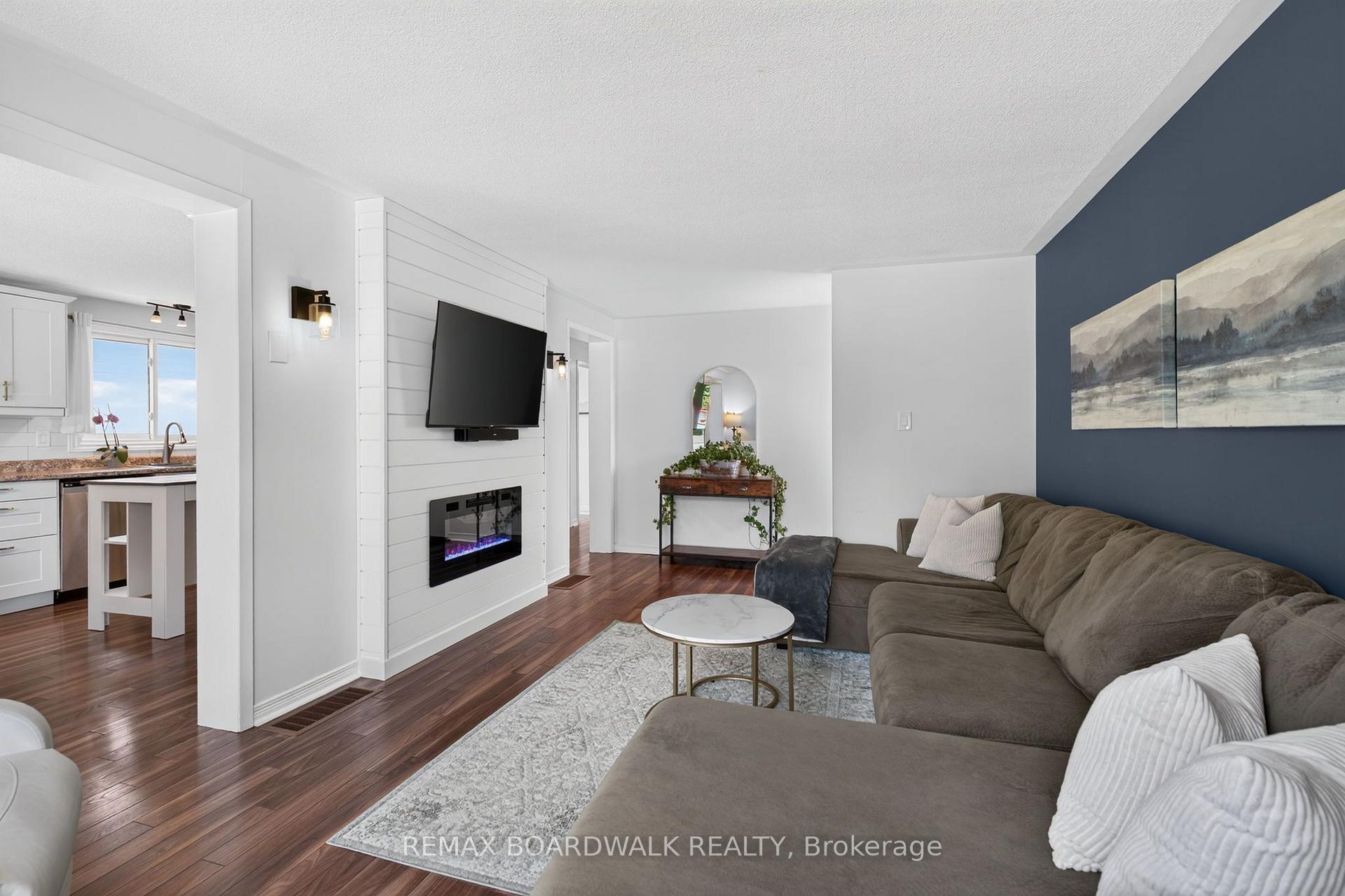 Photo 10 of 34 Binscarth Crescent, Ottawa, Kanata - Glencairn/Hazeldean — HOMEH