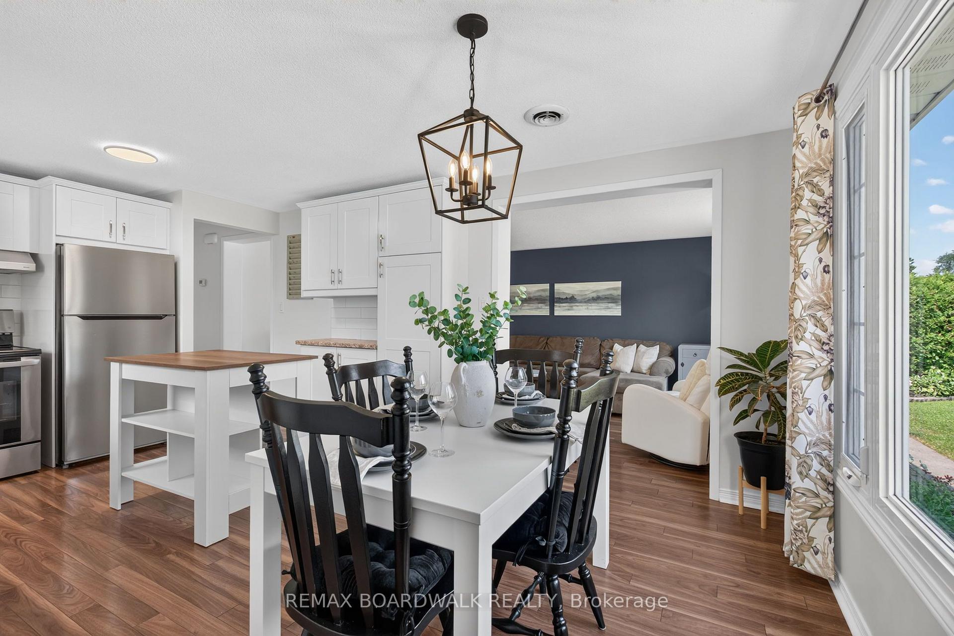 Photo 13 of 34 Binscarth Crescent, Ottawa, Kanata - Glencairn/Hazeldean — HOMEH