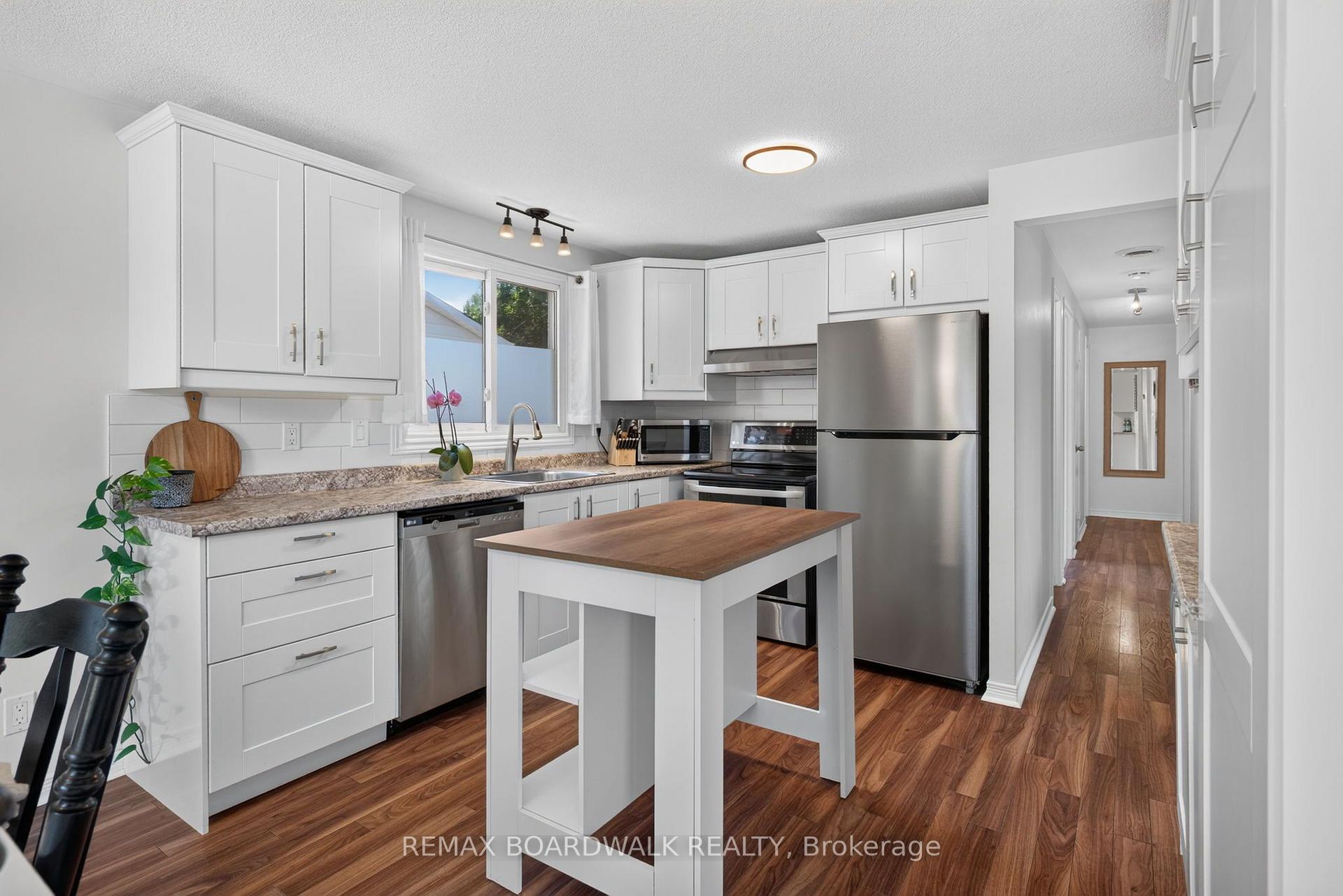 Photo 15 of 34 Binscarth Crescent, Ottawa, Kanata - Glencairn/Hazeldean — HOMEH