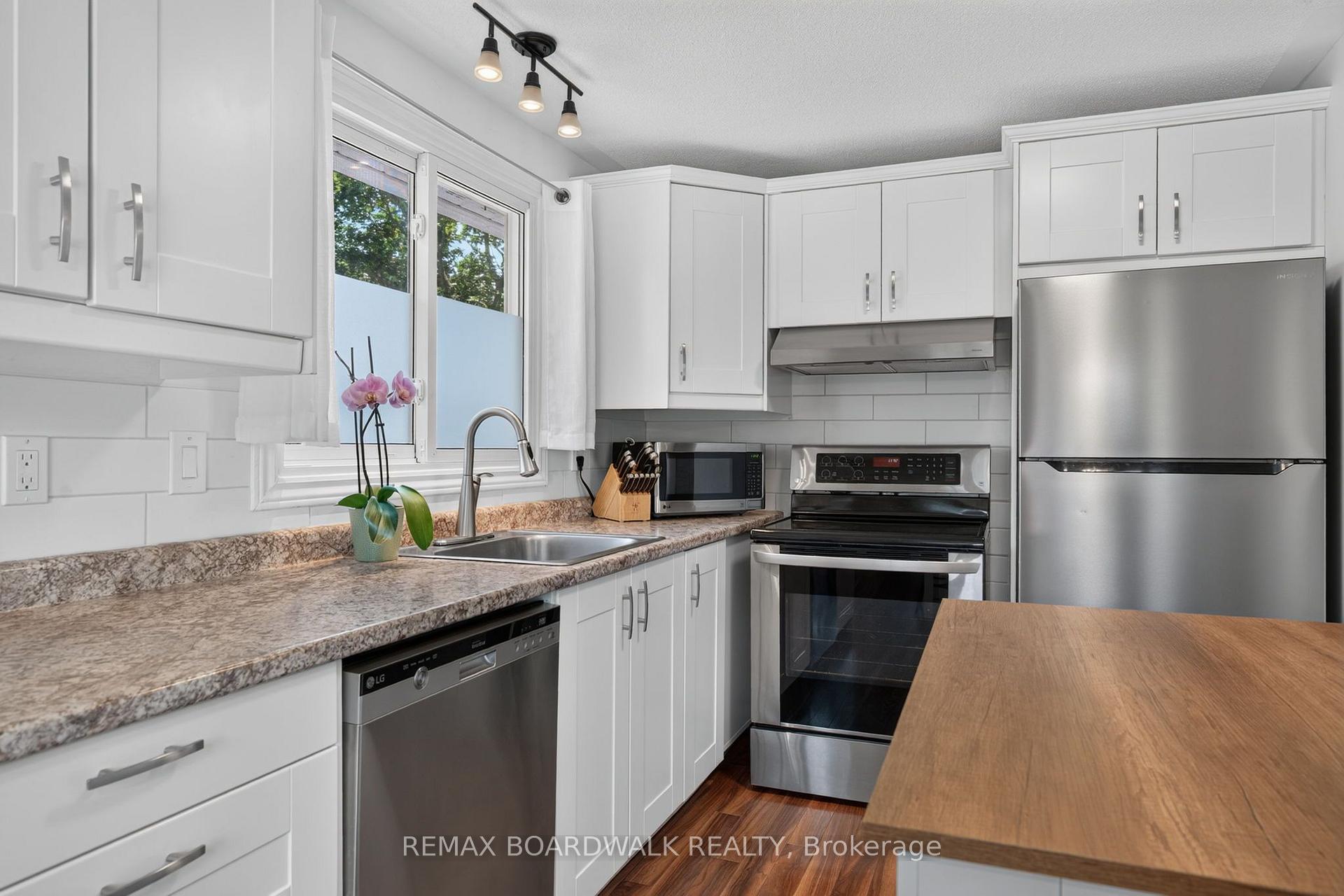 Photo 16 of 34 Binscarth Crescent, Ottawa, Kanata - Glencairn/Hazeldean — HOMEH