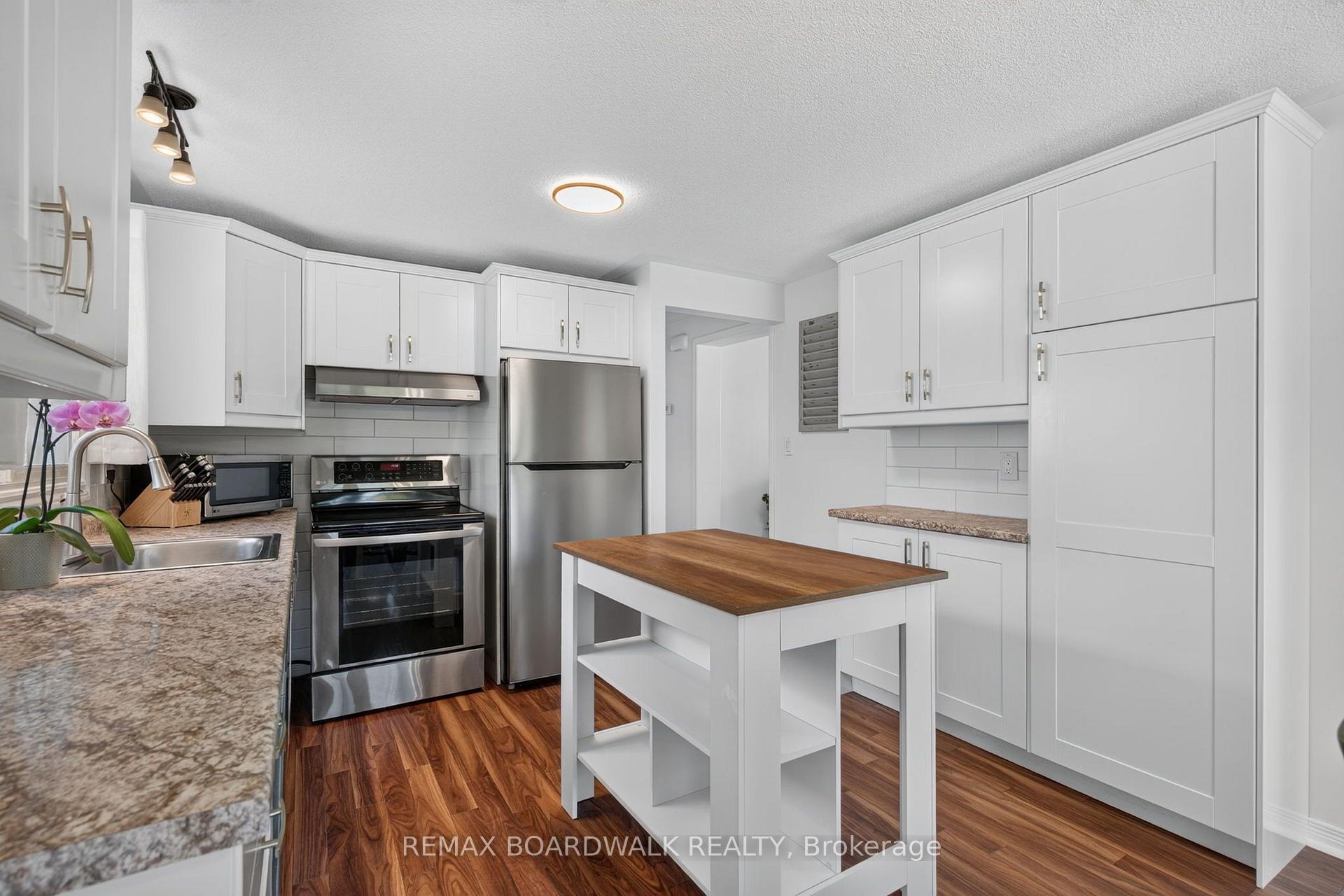 Photo 17 of 34 Binscarth Crescent, Ottawa, Kanata - Glencairn/Hazeldean — HOMEH