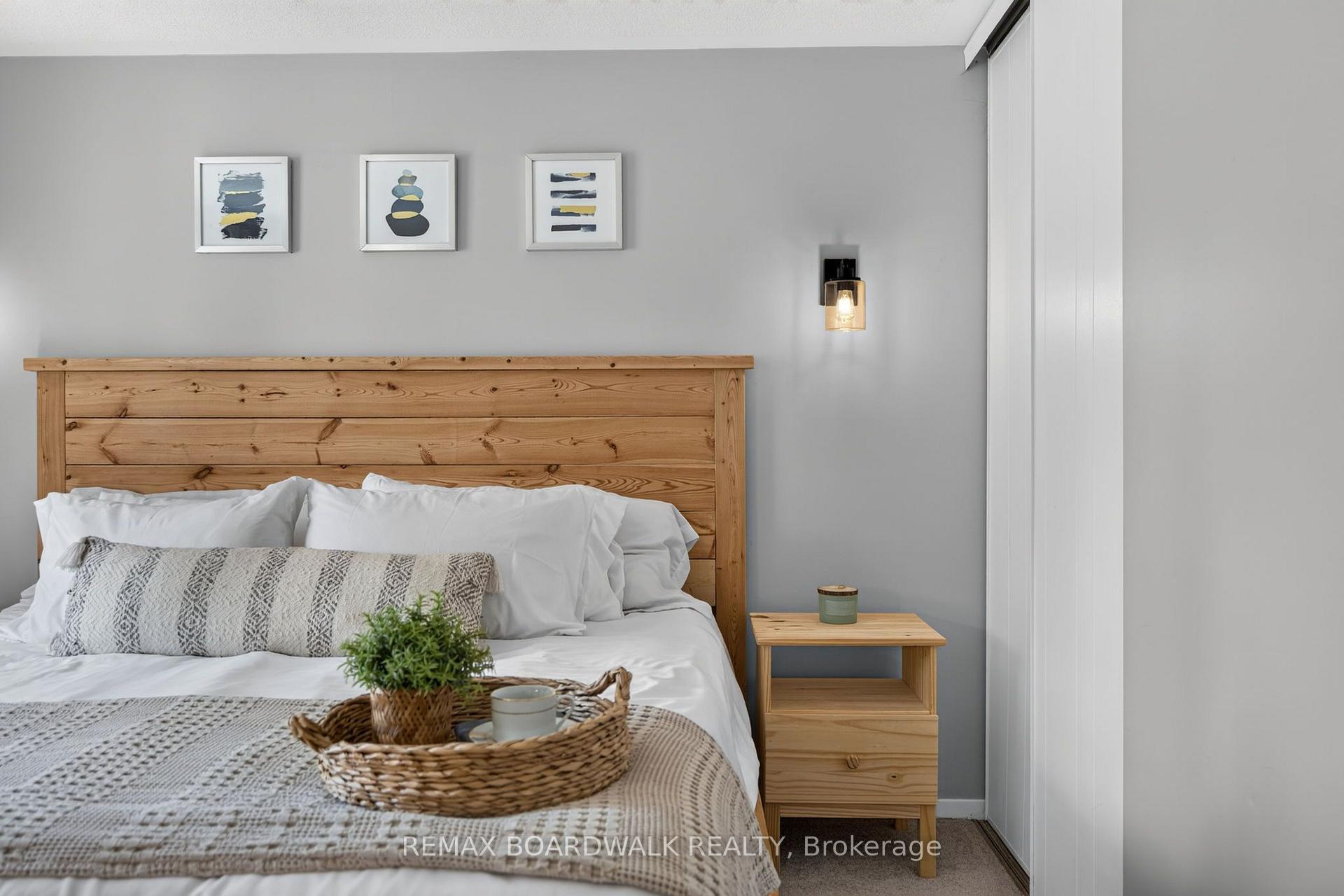 Photo 21 of 34 Binscarth Crescent, Ottawa, Kanata - Glencairn/Hazeldean — HOMEH