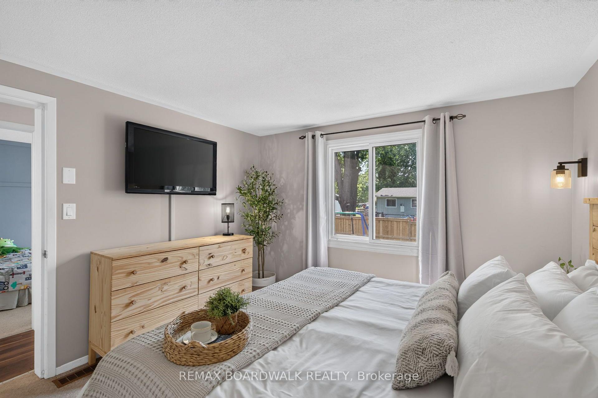 Photo 22 of 34 Binscarth Crescent, Ottawa, Kanata - Glencairn/Hazeldean — HOMEH