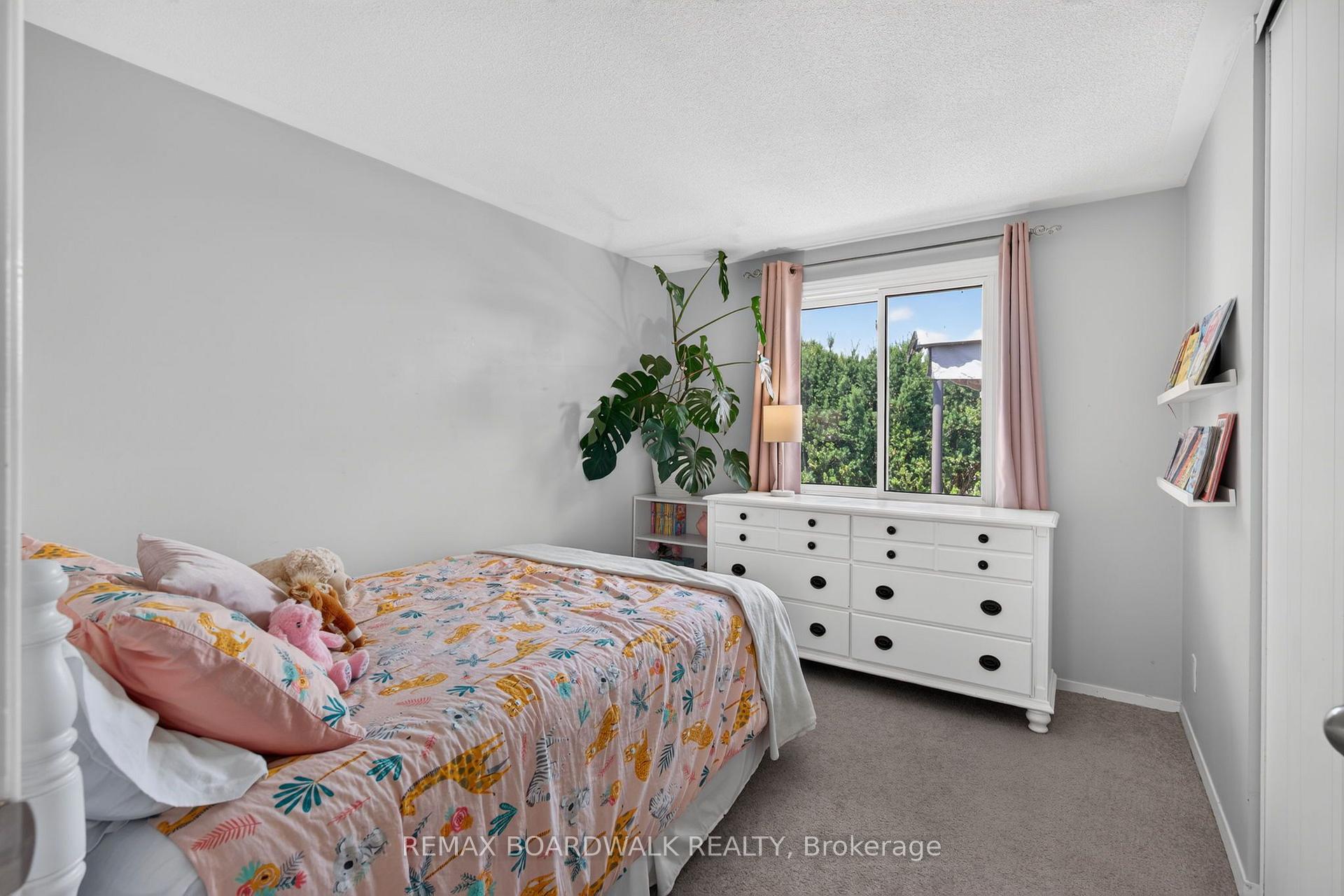 Photo 24 of 34 Binscarth Crescent, Ottawa, Kanata - Glencairn/Hazeldean — HOMEH